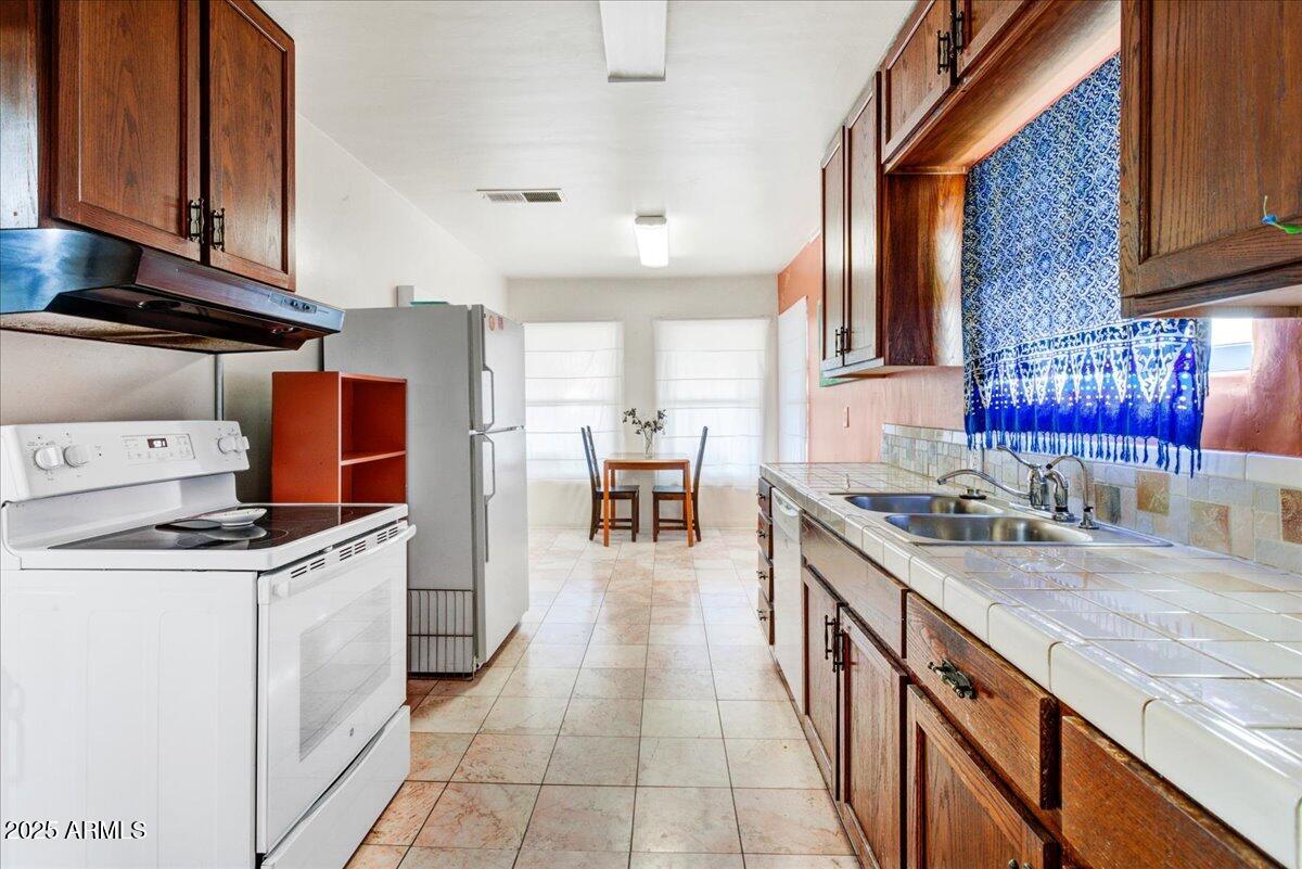 440 W 1ST Street