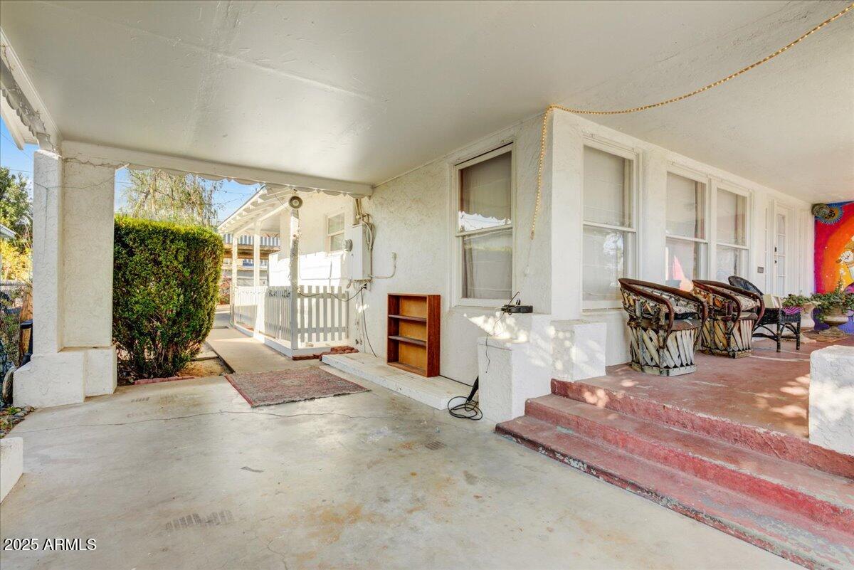 440 W 1ST Street