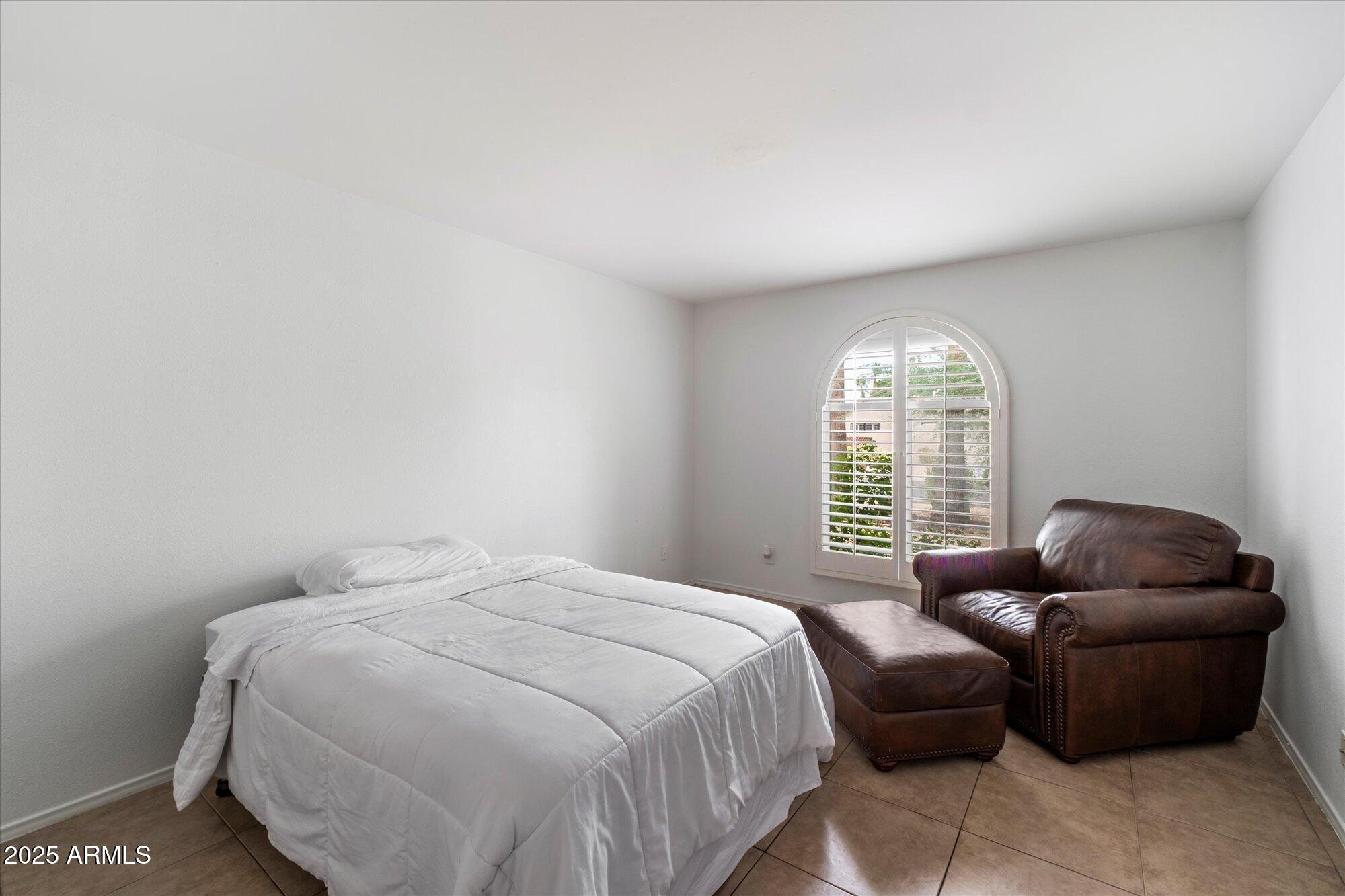 10421 E SILVERTREE Drive