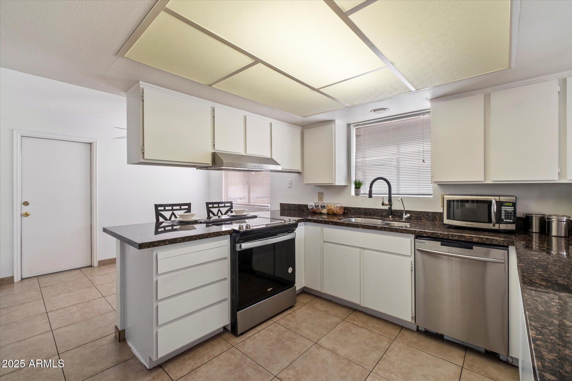 10421 E SILVERTREE Drive