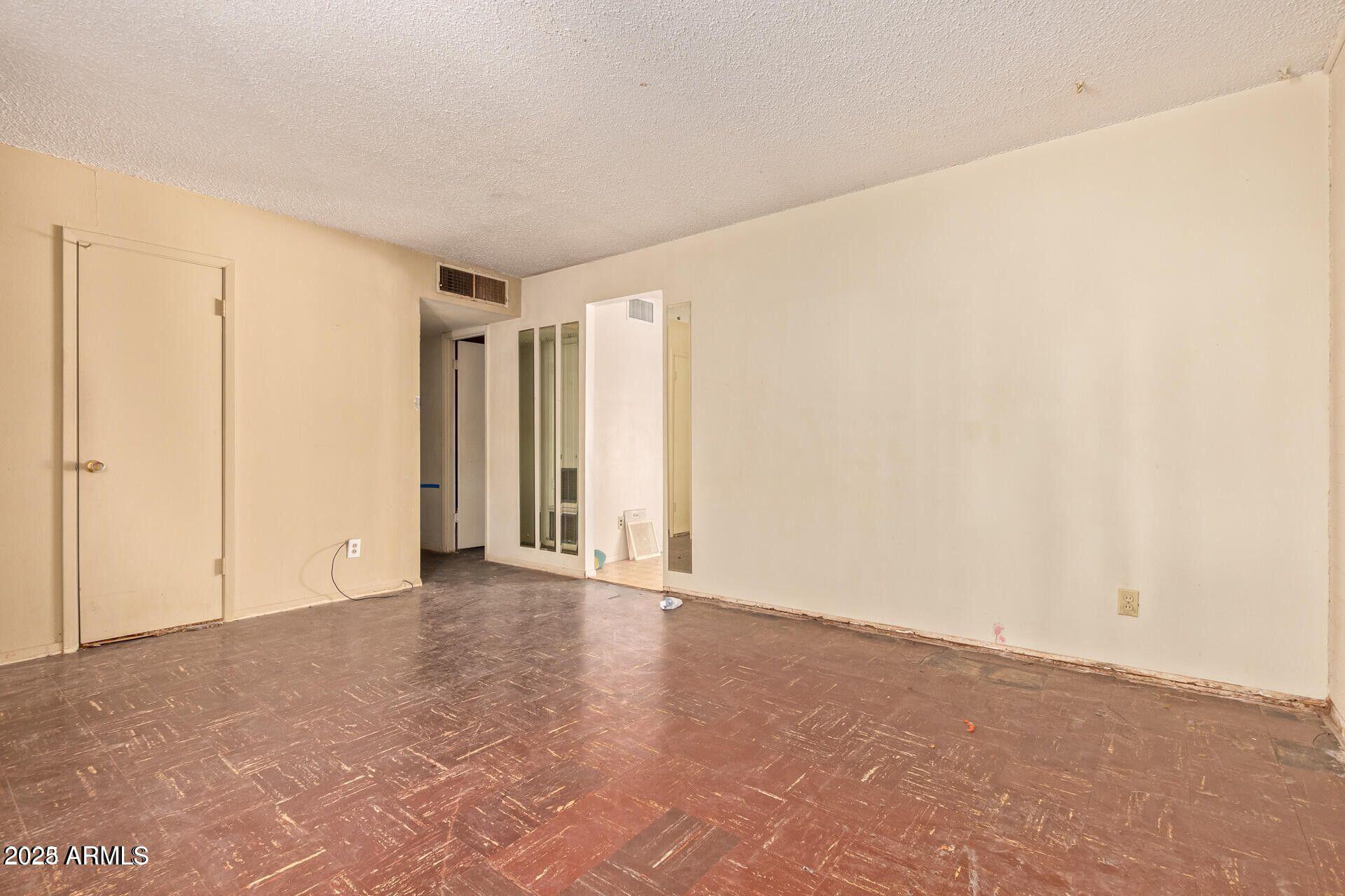 3234 E MARILYN Road