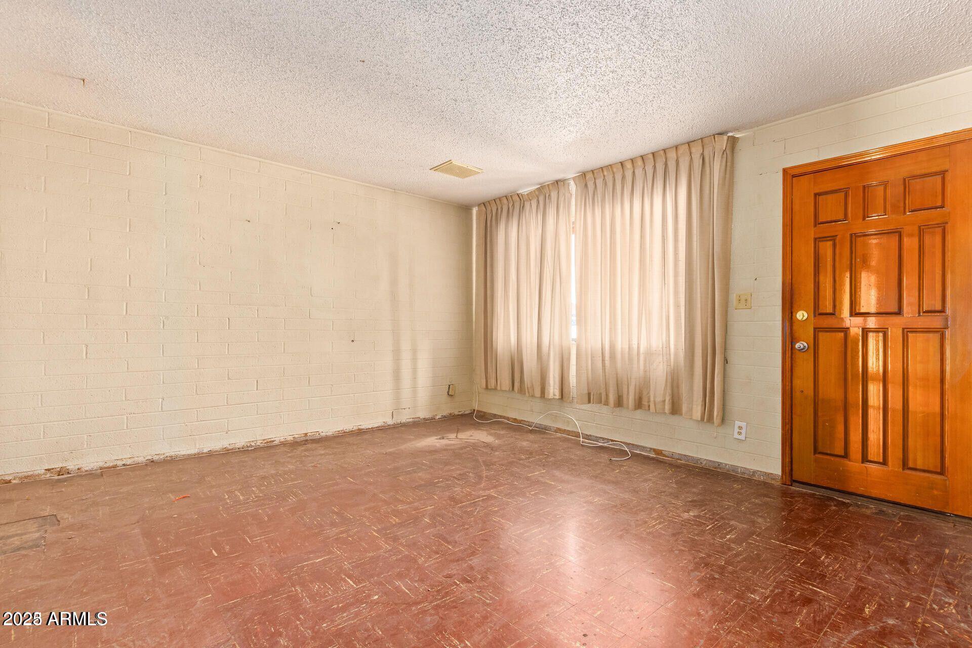 3234 E MARILYN Road