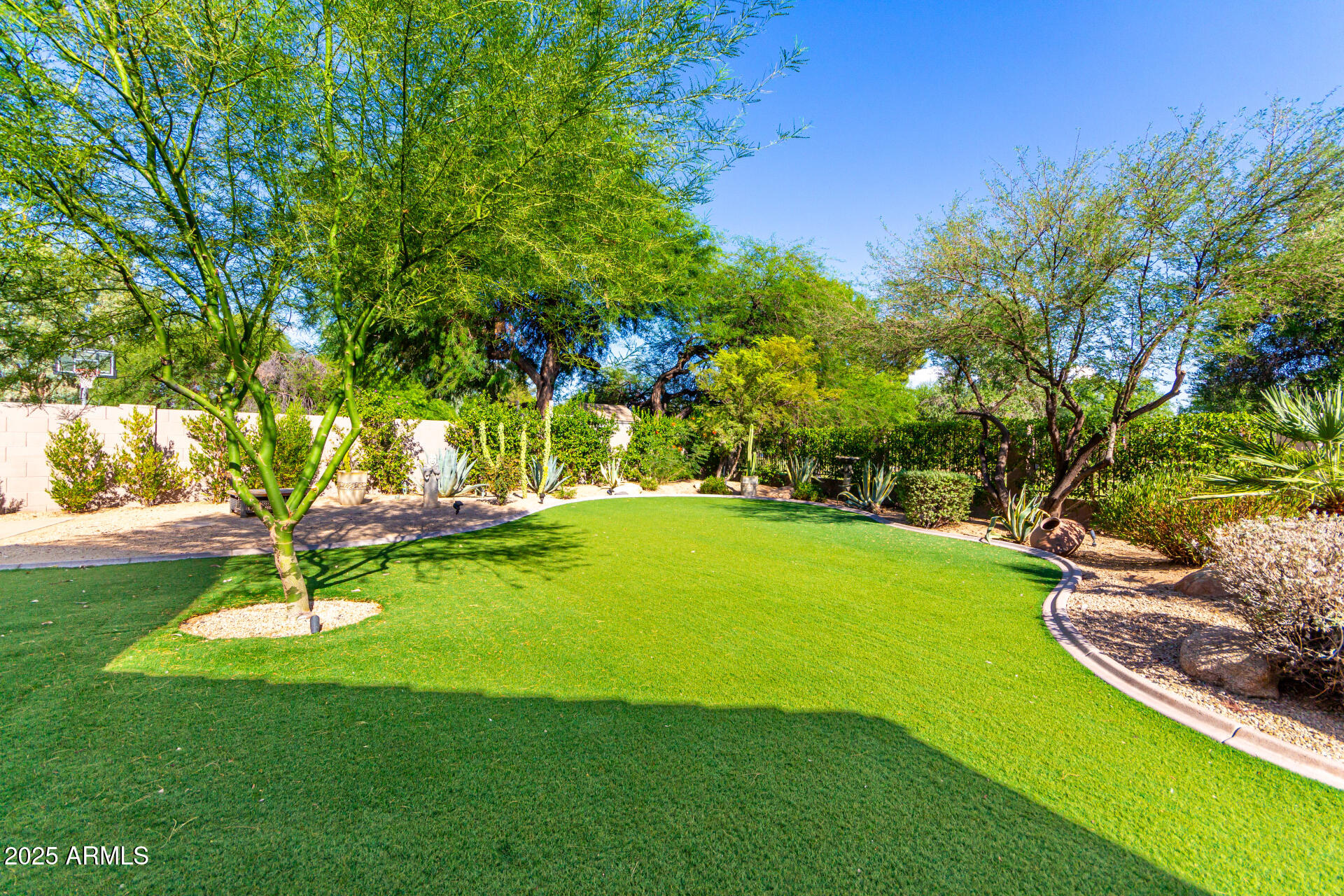6645 E GELDING Drive