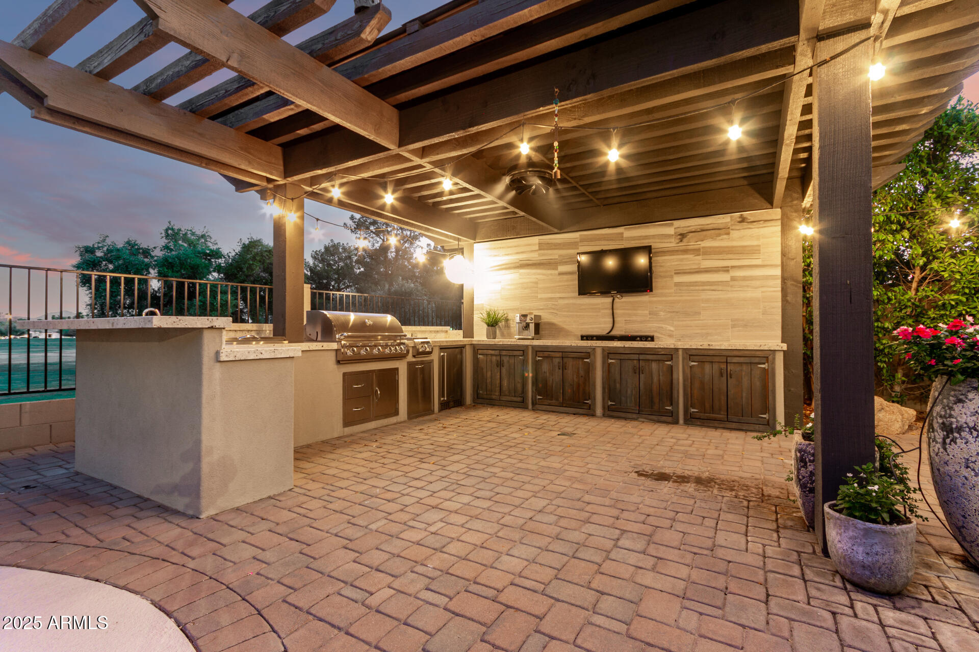 6645 E GELDING Drive