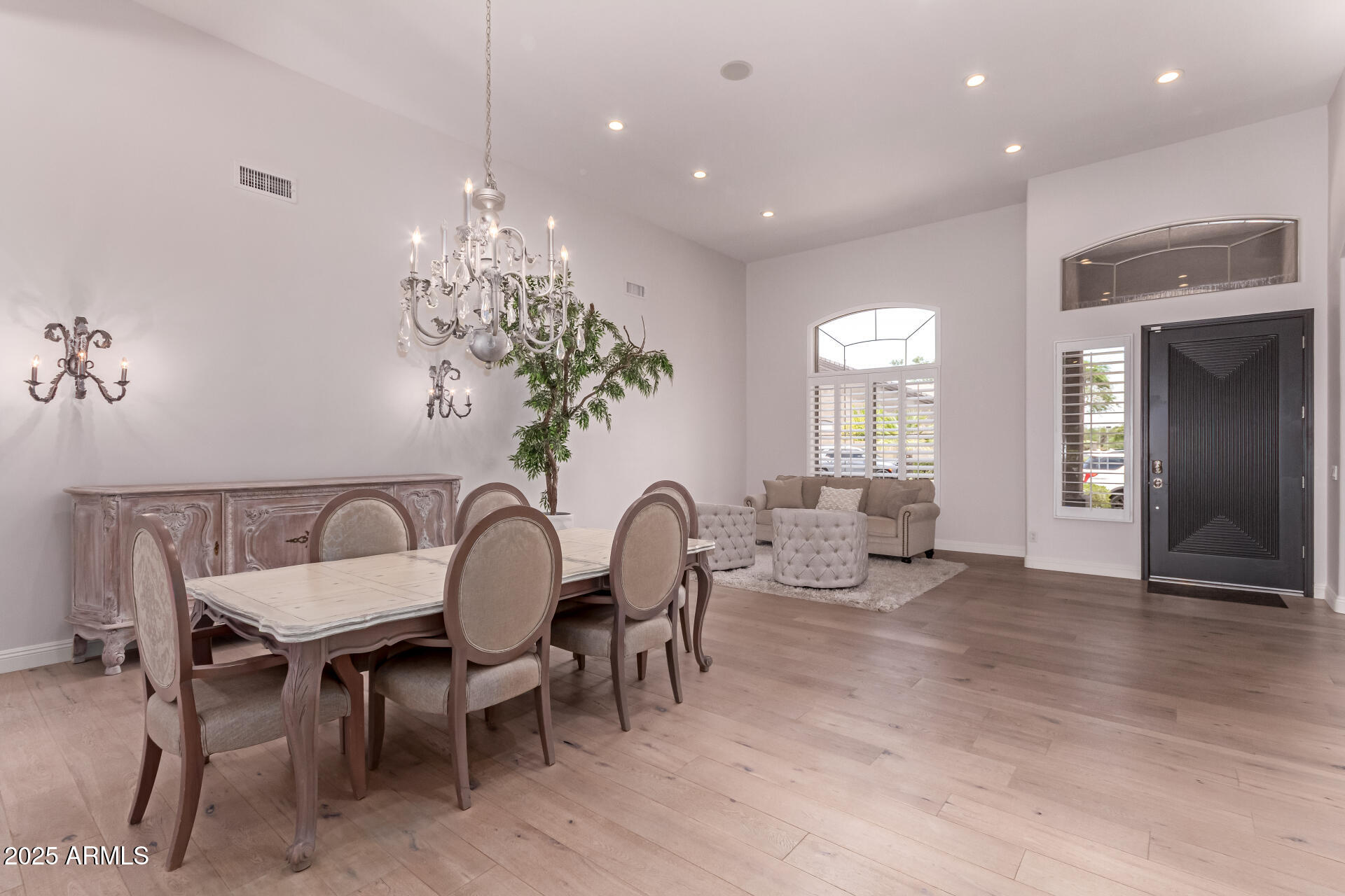 6645 E GELDING Drive