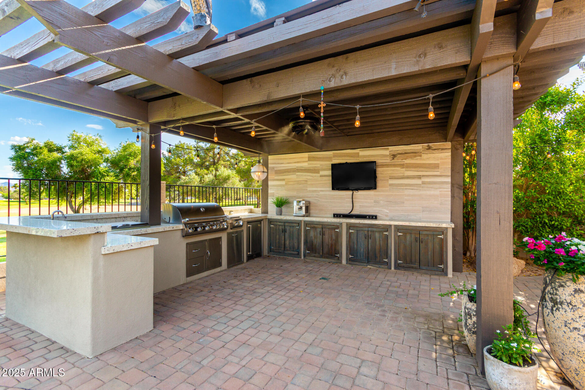 6645 E GELDING Drive