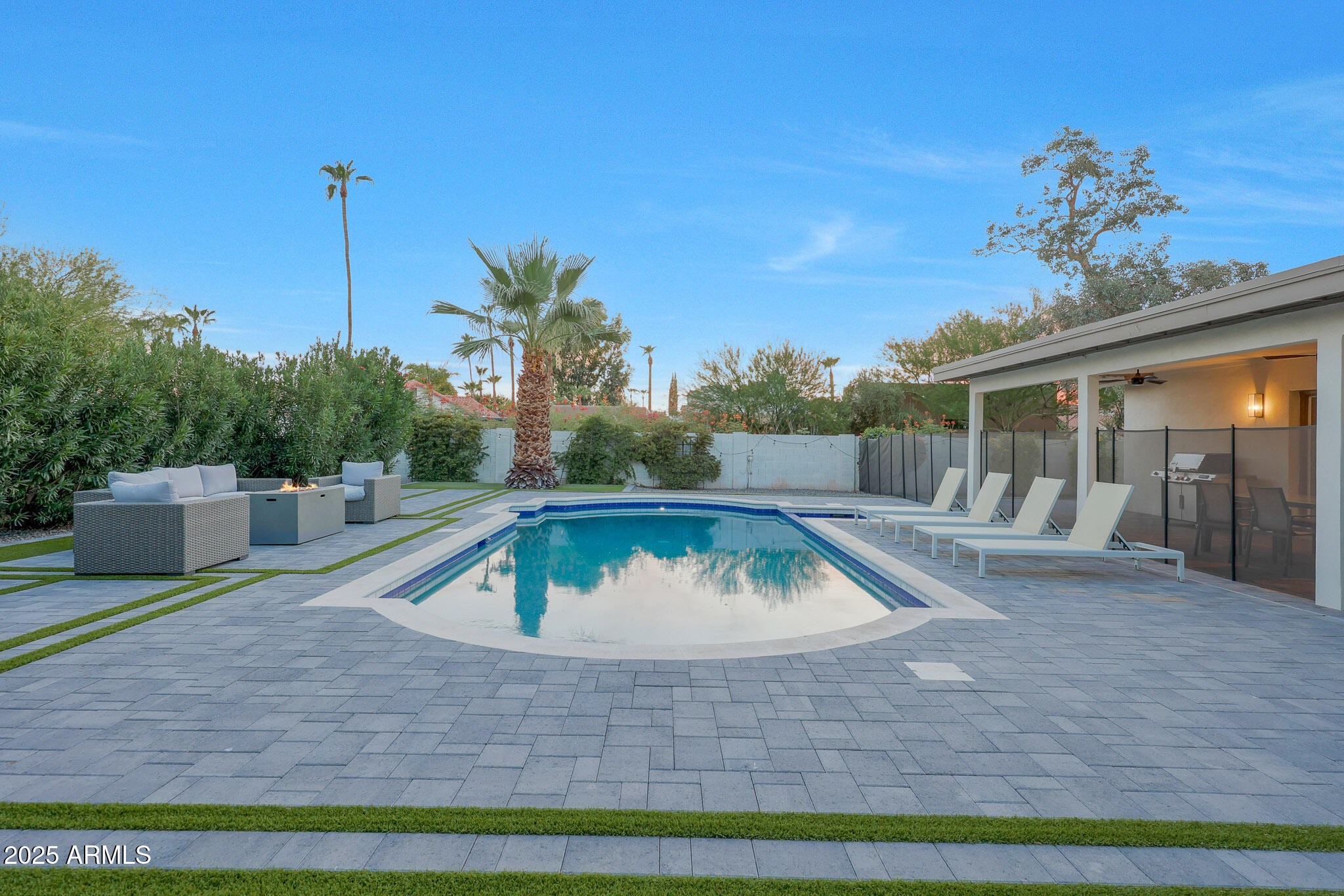 10207 E SAN SALVADOR Drive