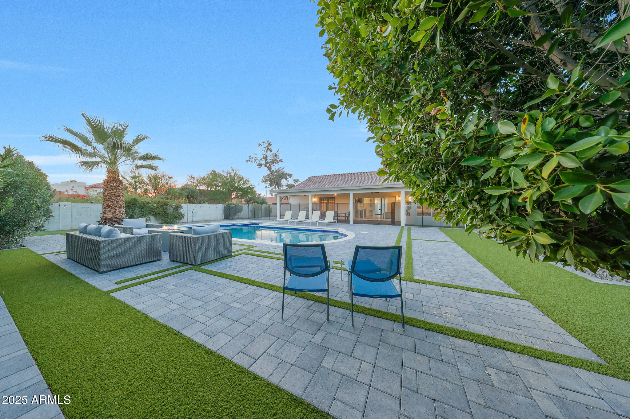 10207 E SAN SALVADOR Drive