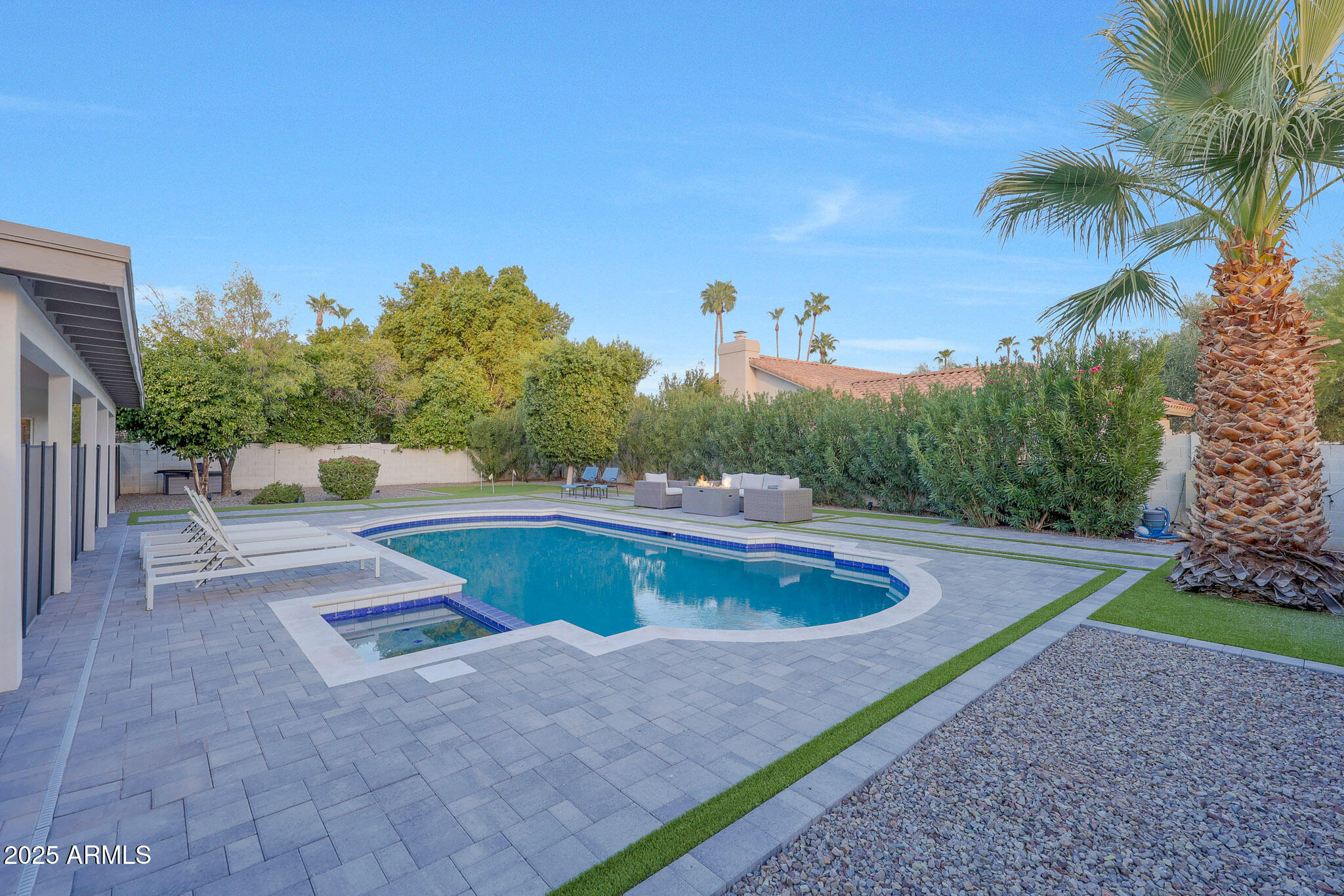 10207 E SAN SALVADOR Drive
