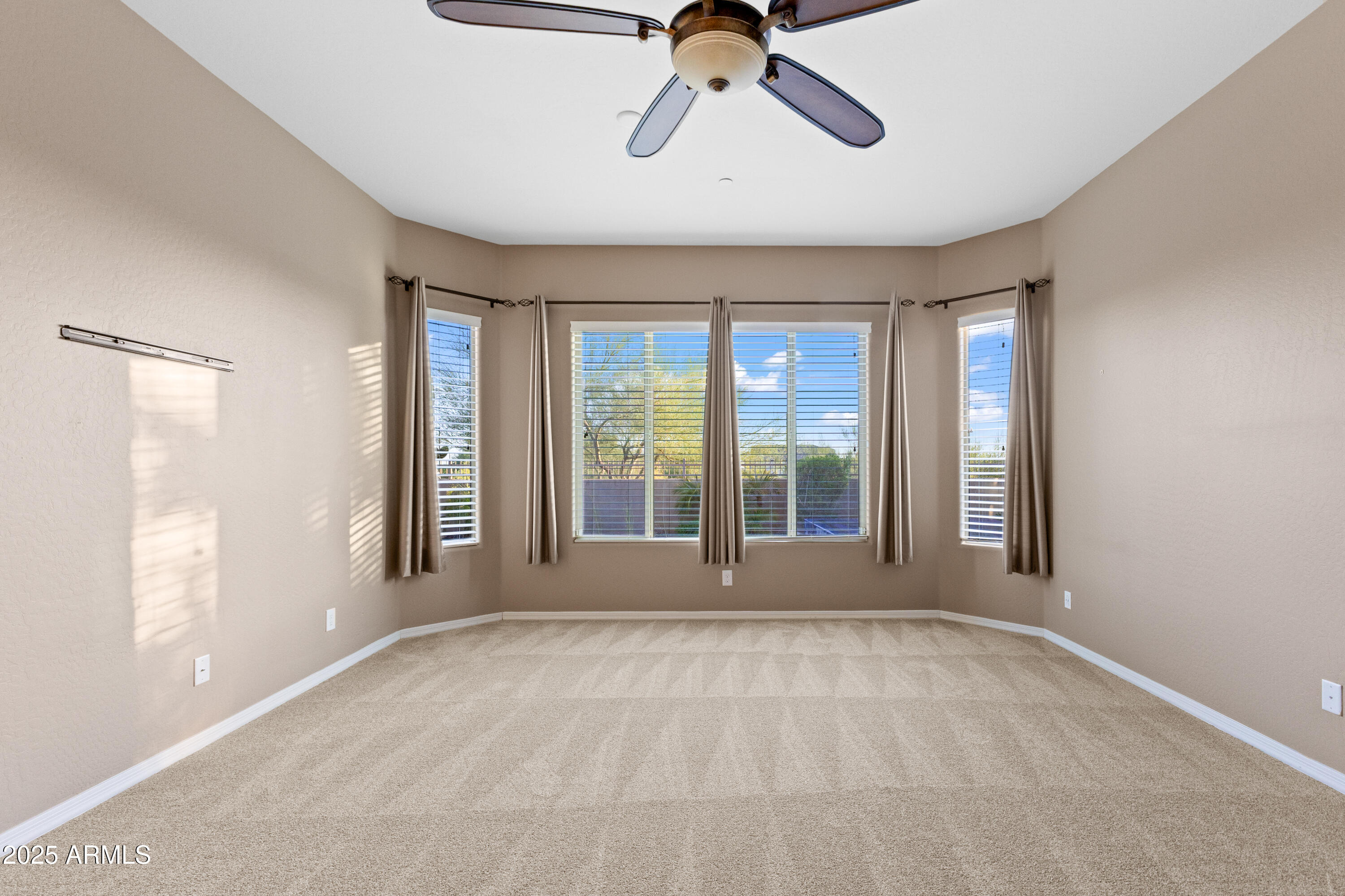 1535 W QUAIL TRACK Drive