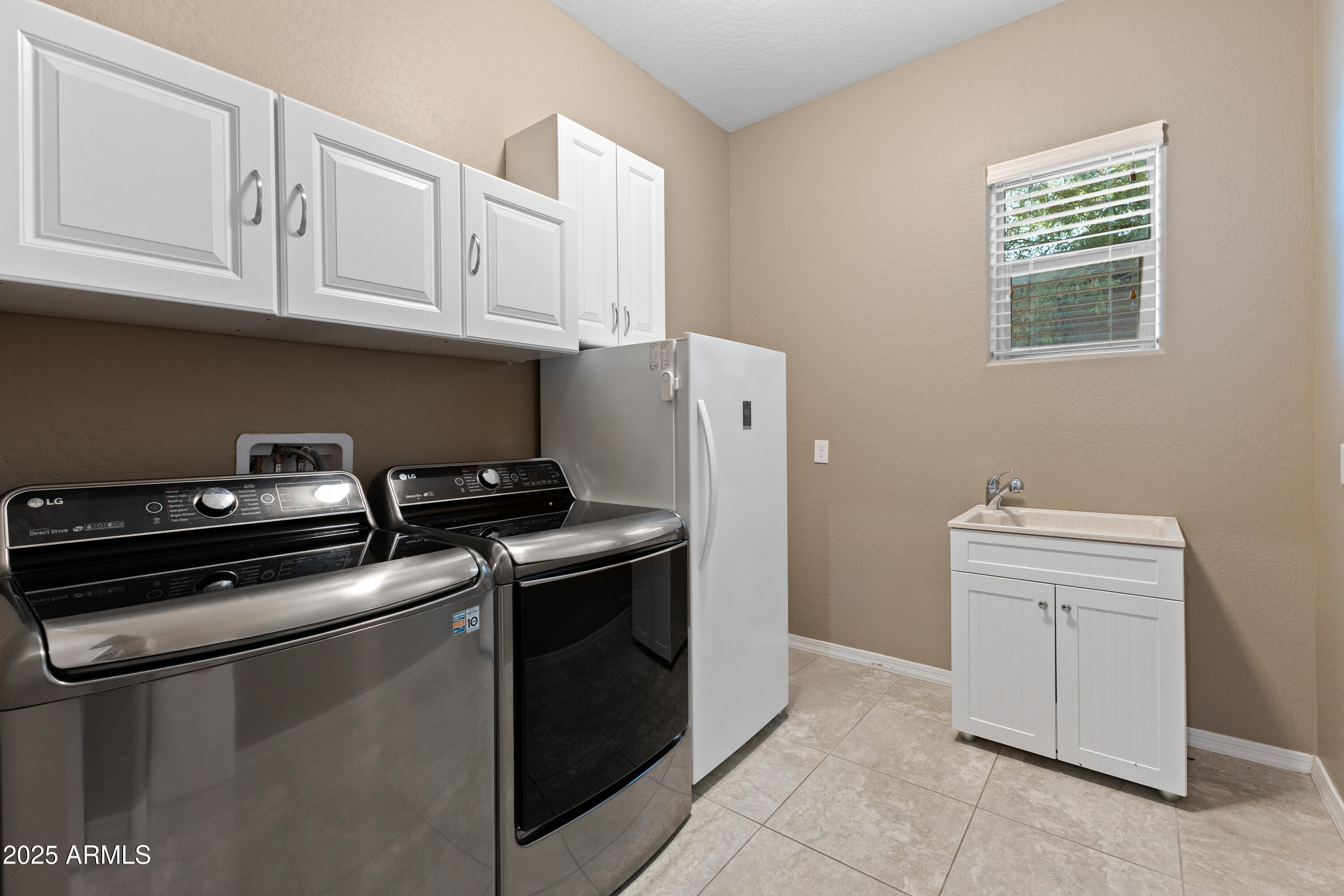 1535 W QUAIL TRACK Drive