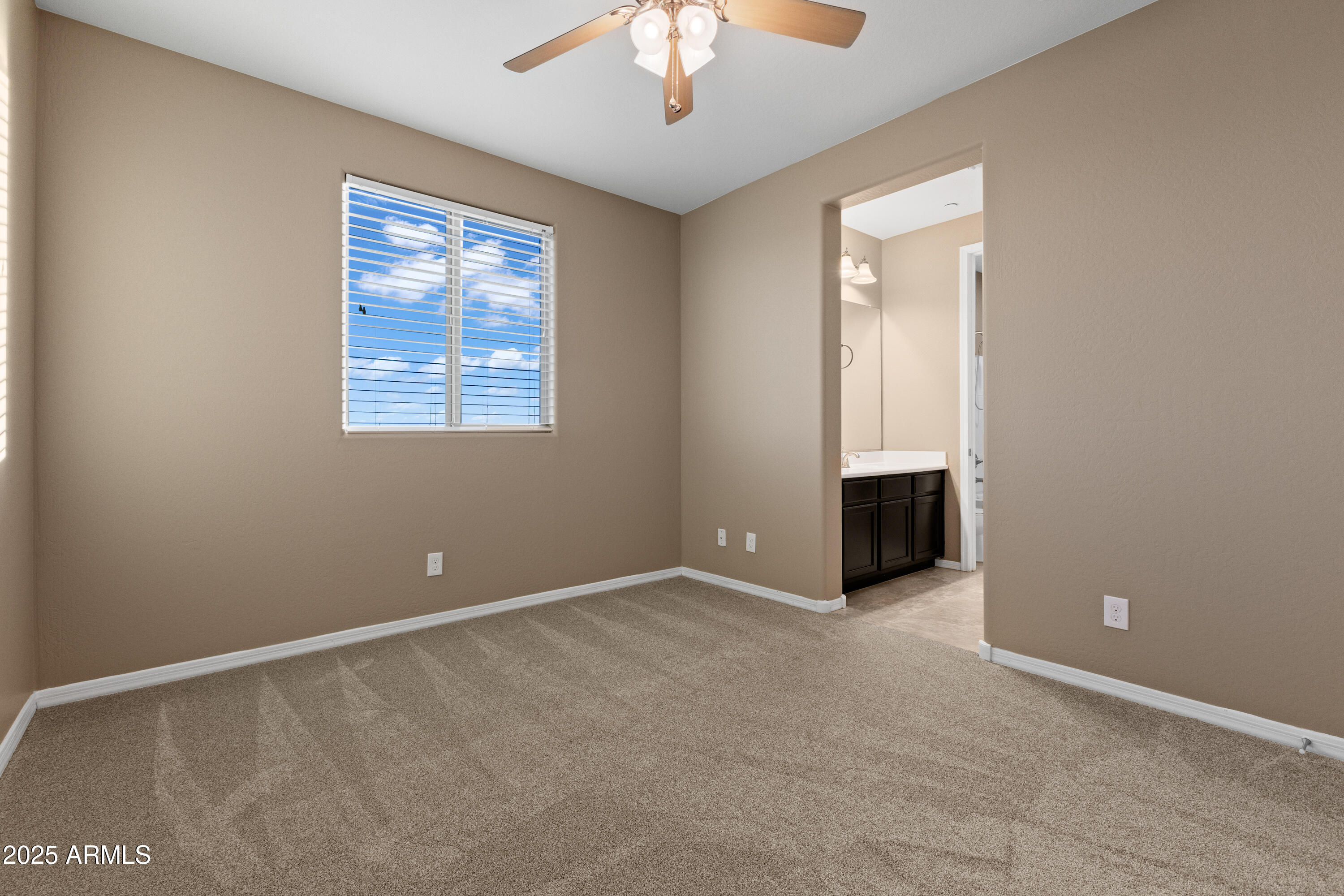 1535 W QUAIL TRACK Drive