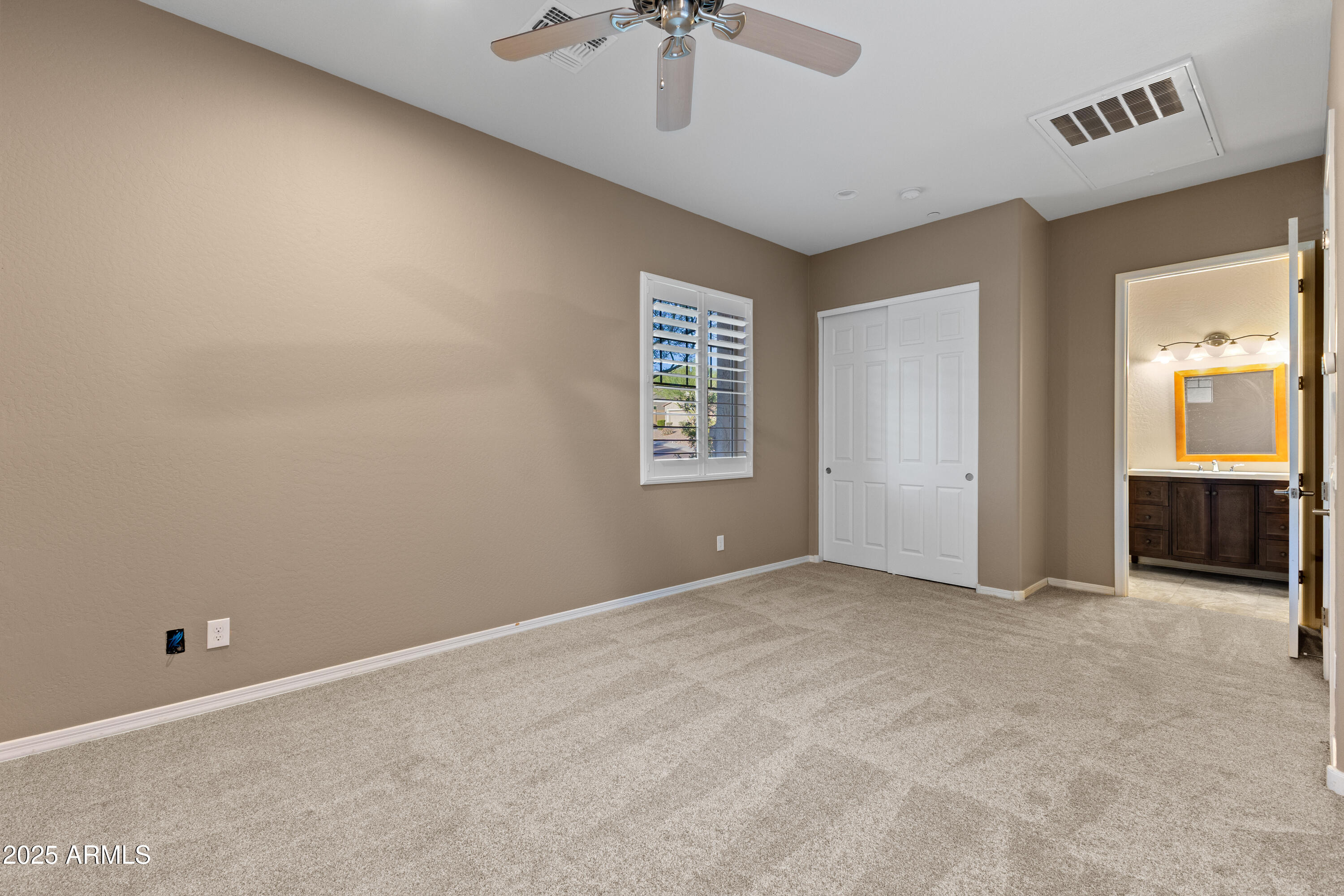 1535 W QUAIL TRACK Drive