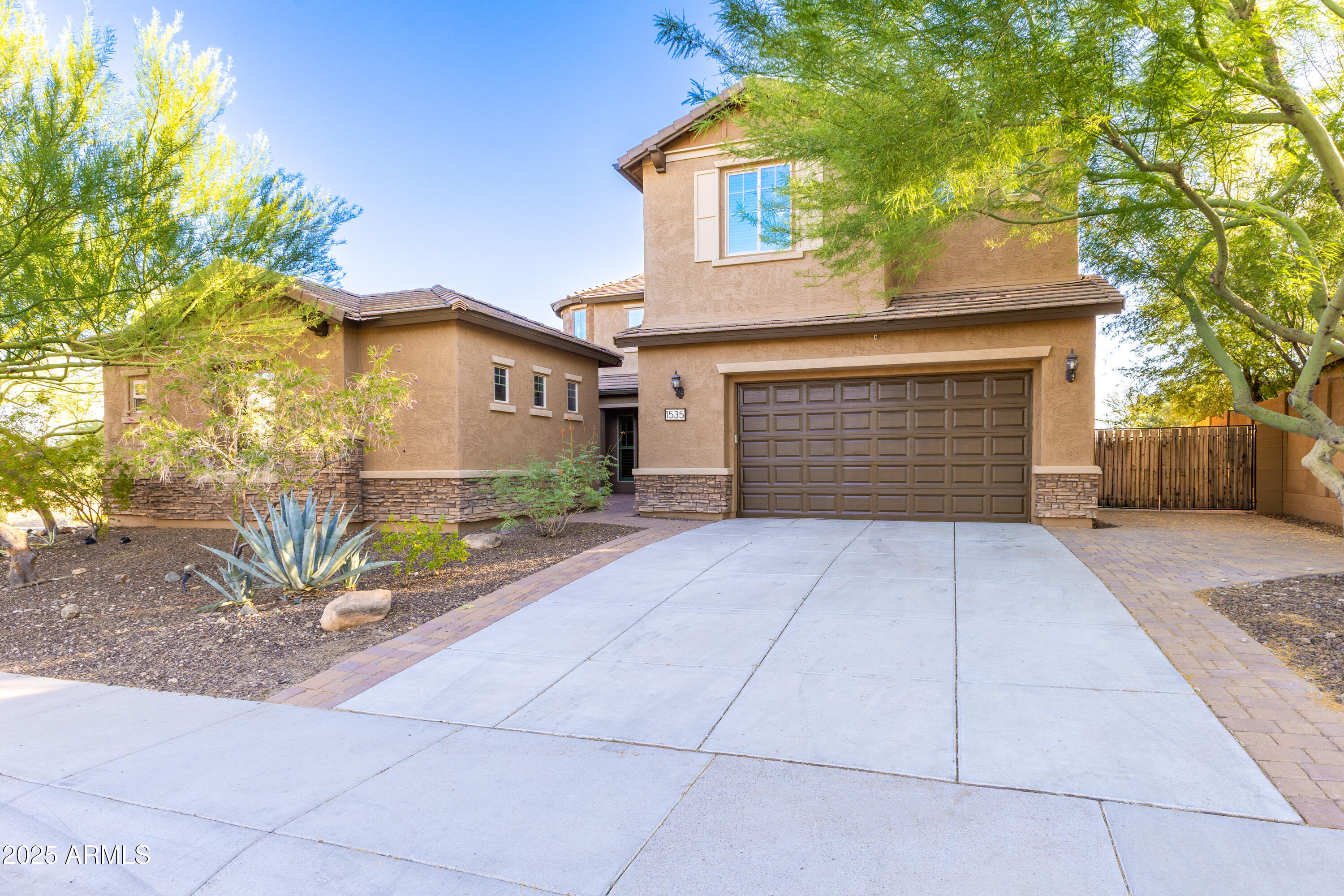 1535 W QUAIL TRACK Drive