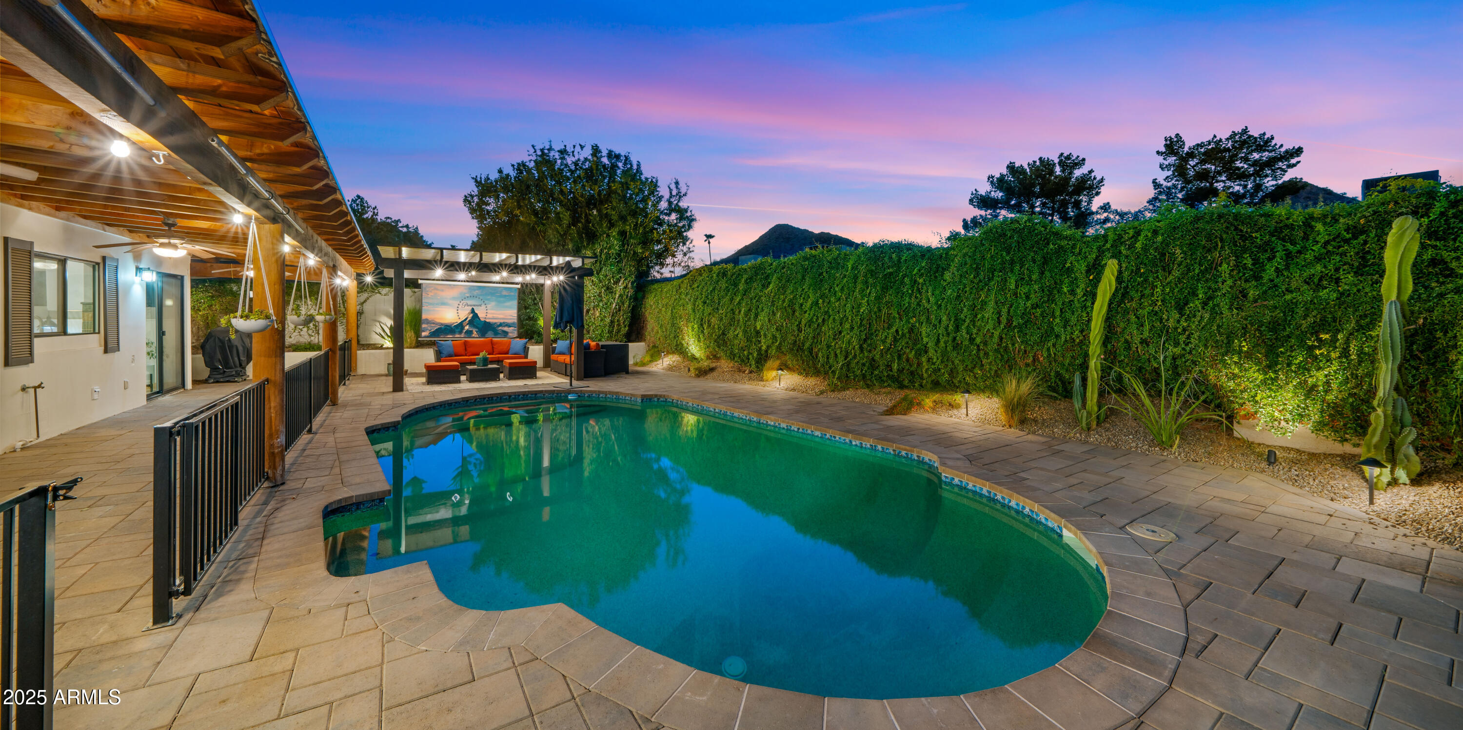 2250 E SAHUARO Drive