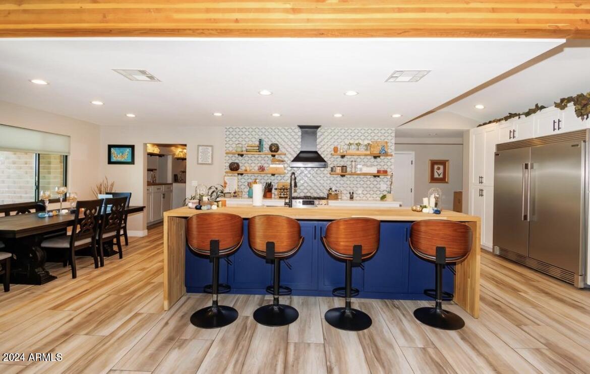 2023 W WINDSOR Avenue