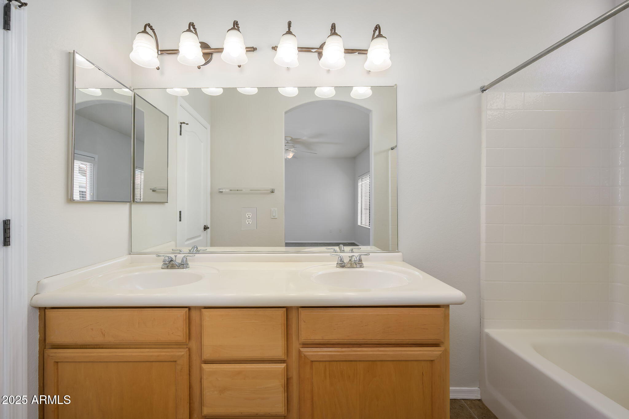 3150 E BEARDSLEY Road, 1072