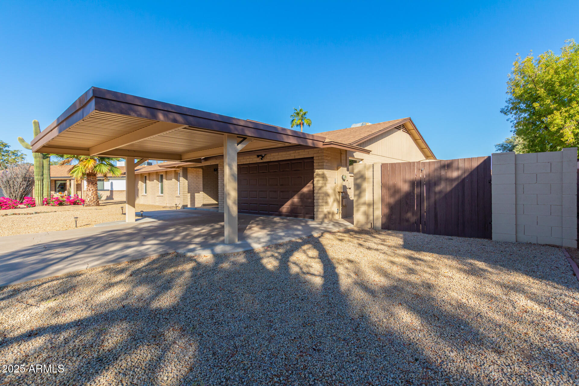 4524 E VOLTAIRE Avenue