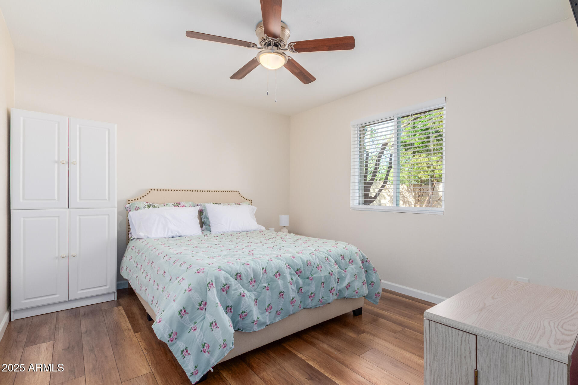 4524 E VOLTAIRE Avenue