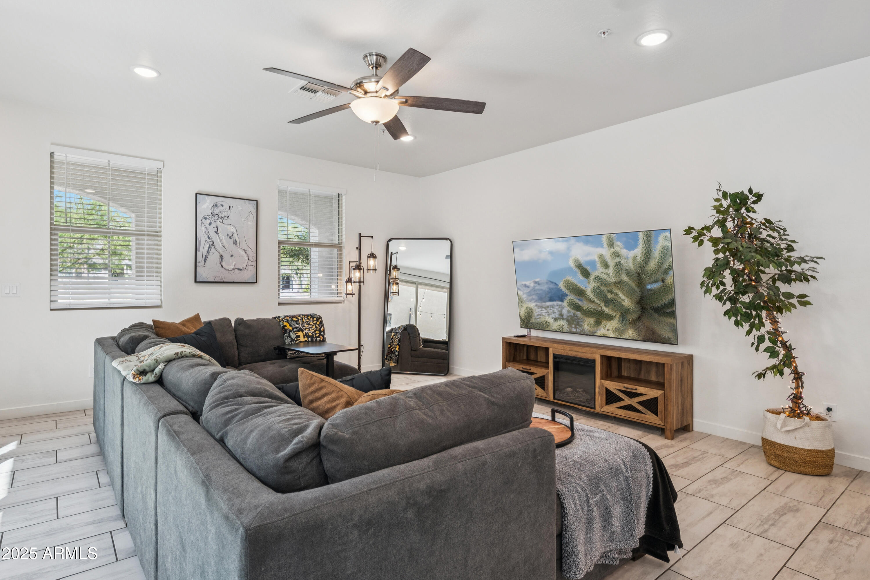 1786 N MARKETSIDE Avenue