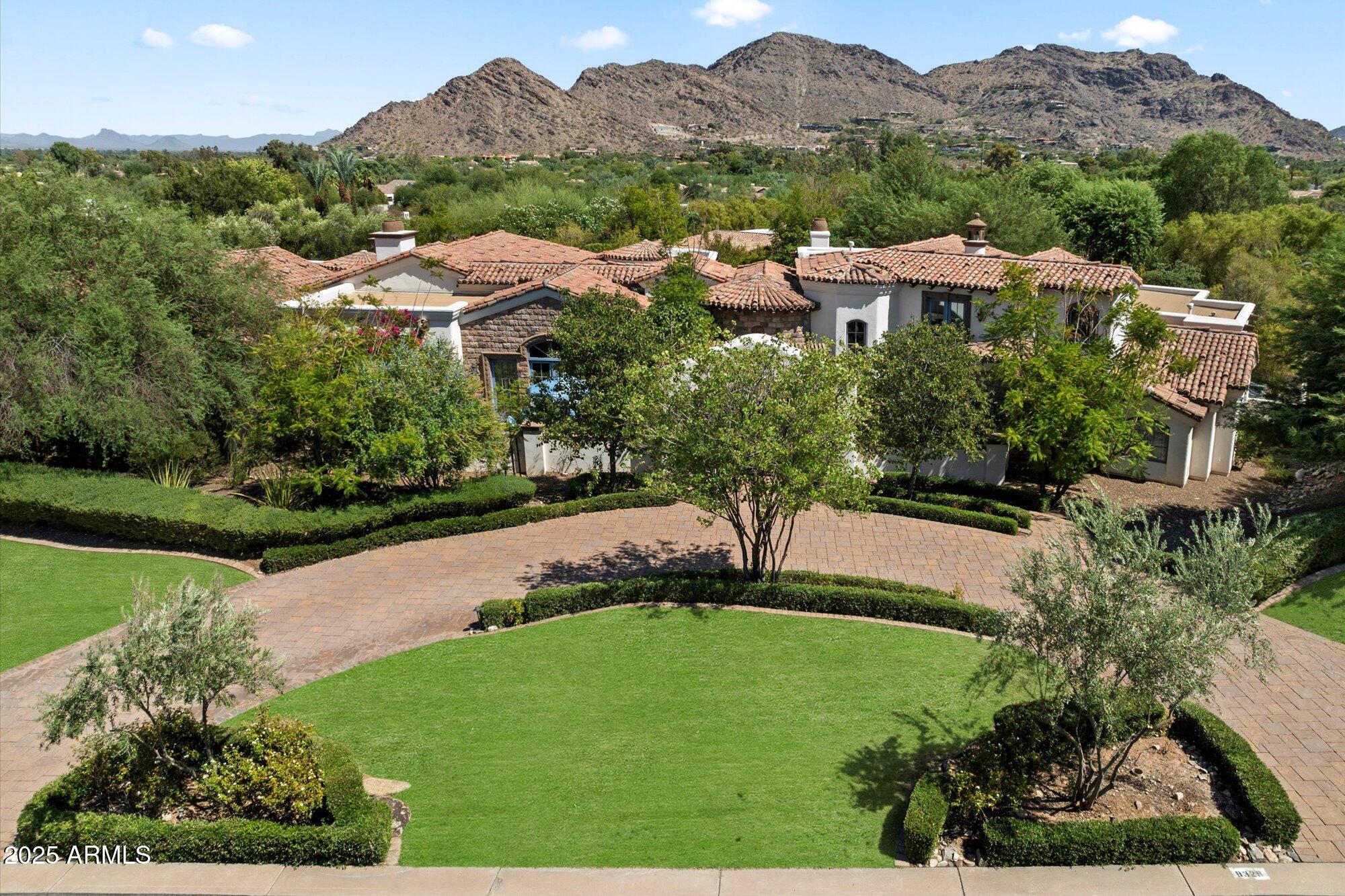 8329 N RIDGEVIEW Drive