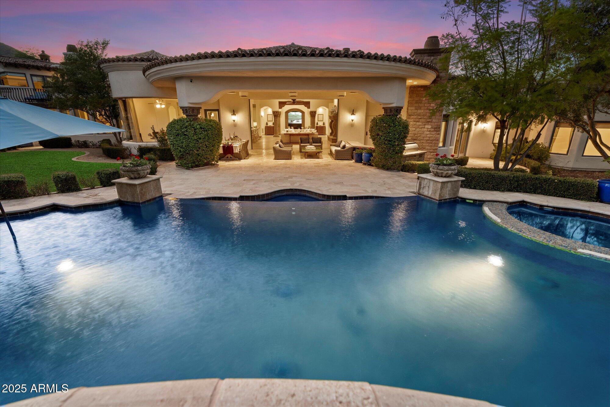 8329 N RIDGEVIEW Drive
