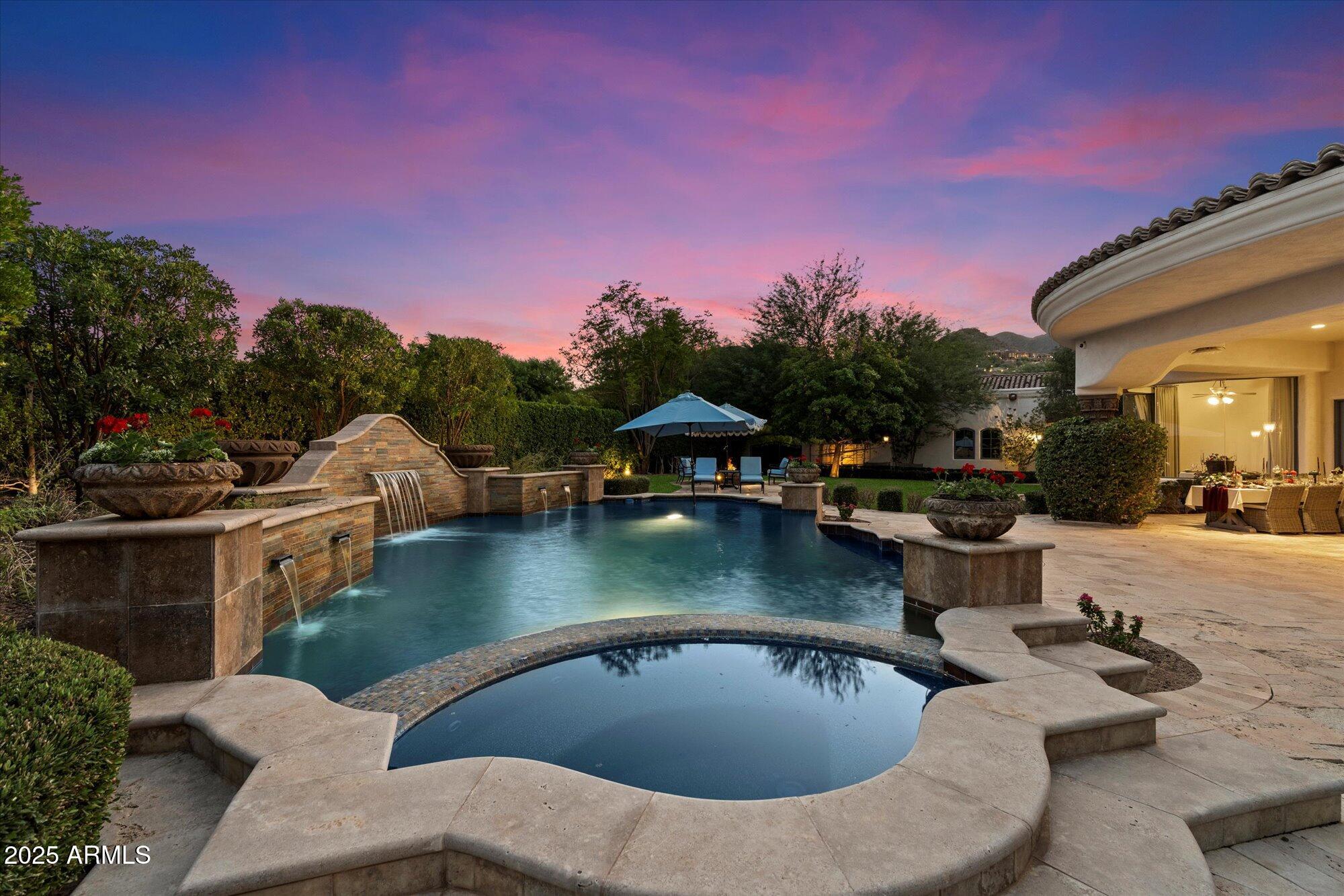 8329 N RIDGEVIEW Drive