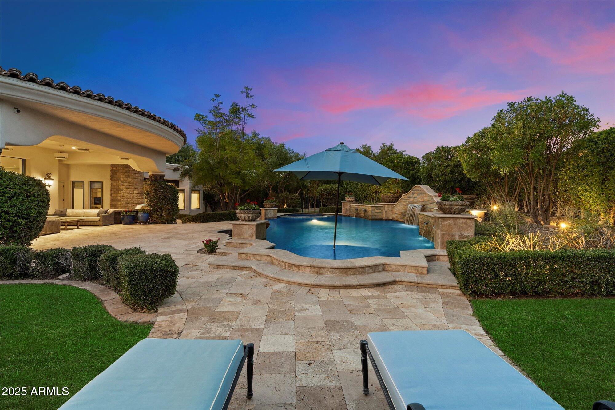 8329 N RIDGEVIEW Drive