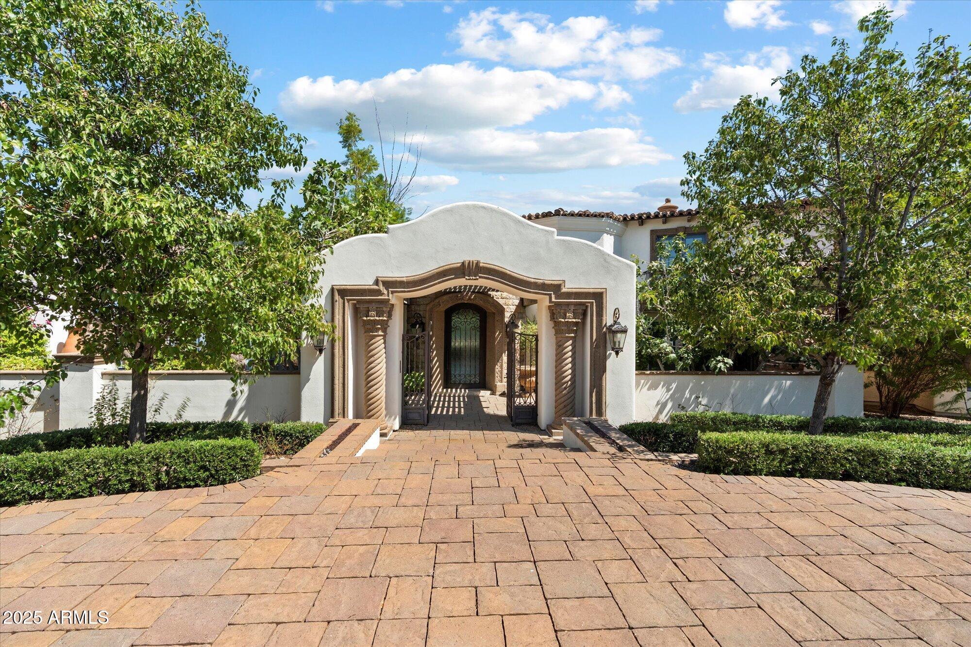 8329 N RIDGEVIEW Drive