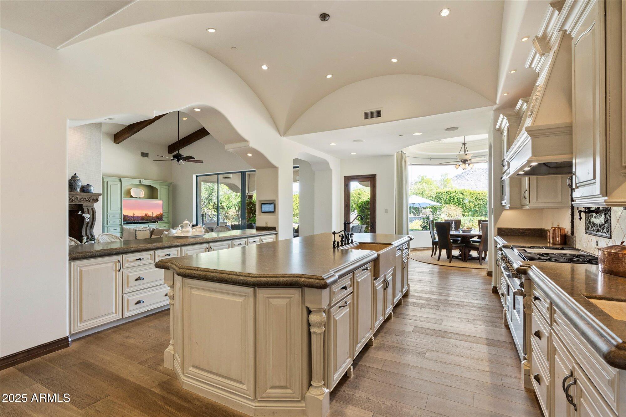 8329 N RIDGEVIEW Drive