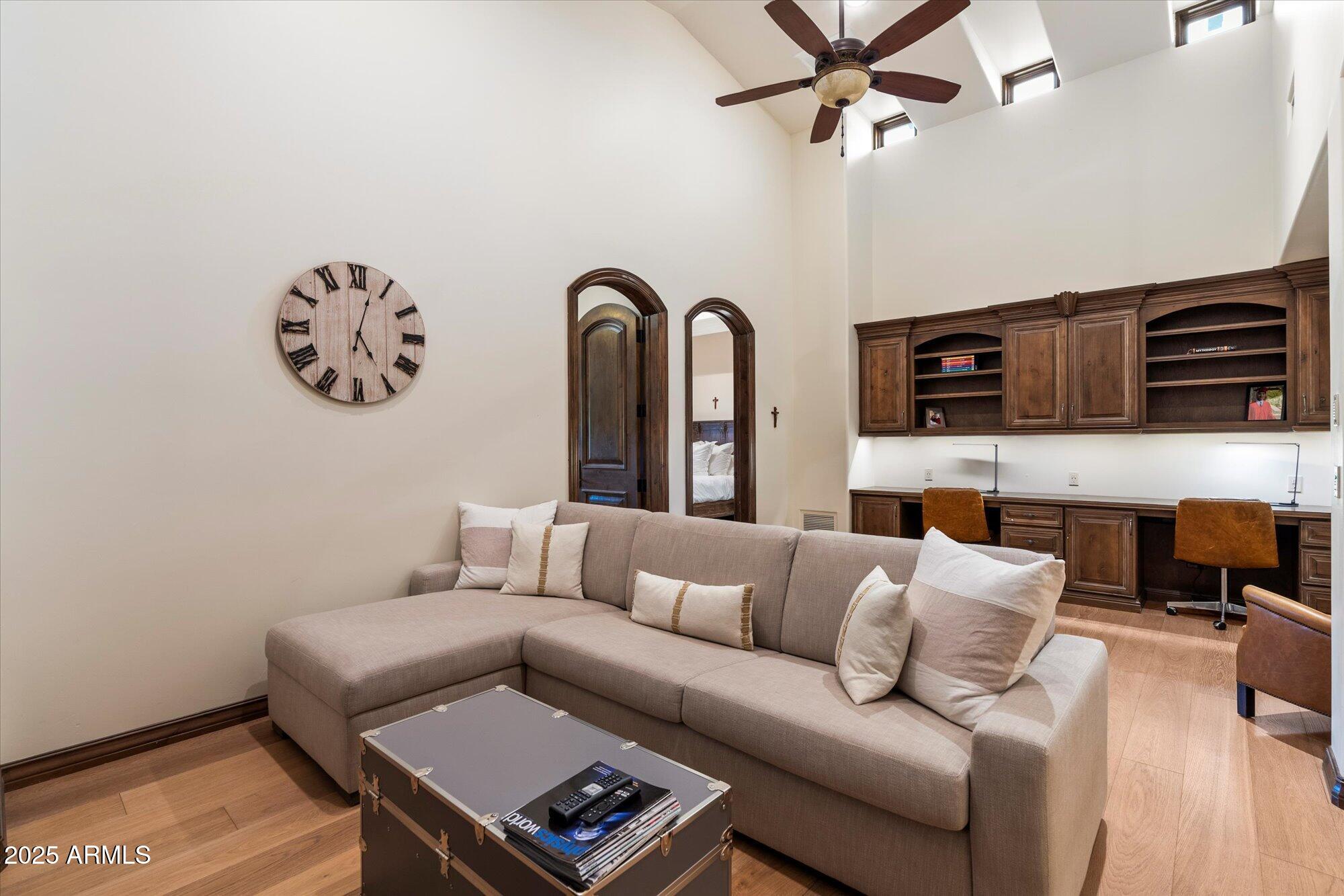 8329 N RIDGEVIEW Drive
