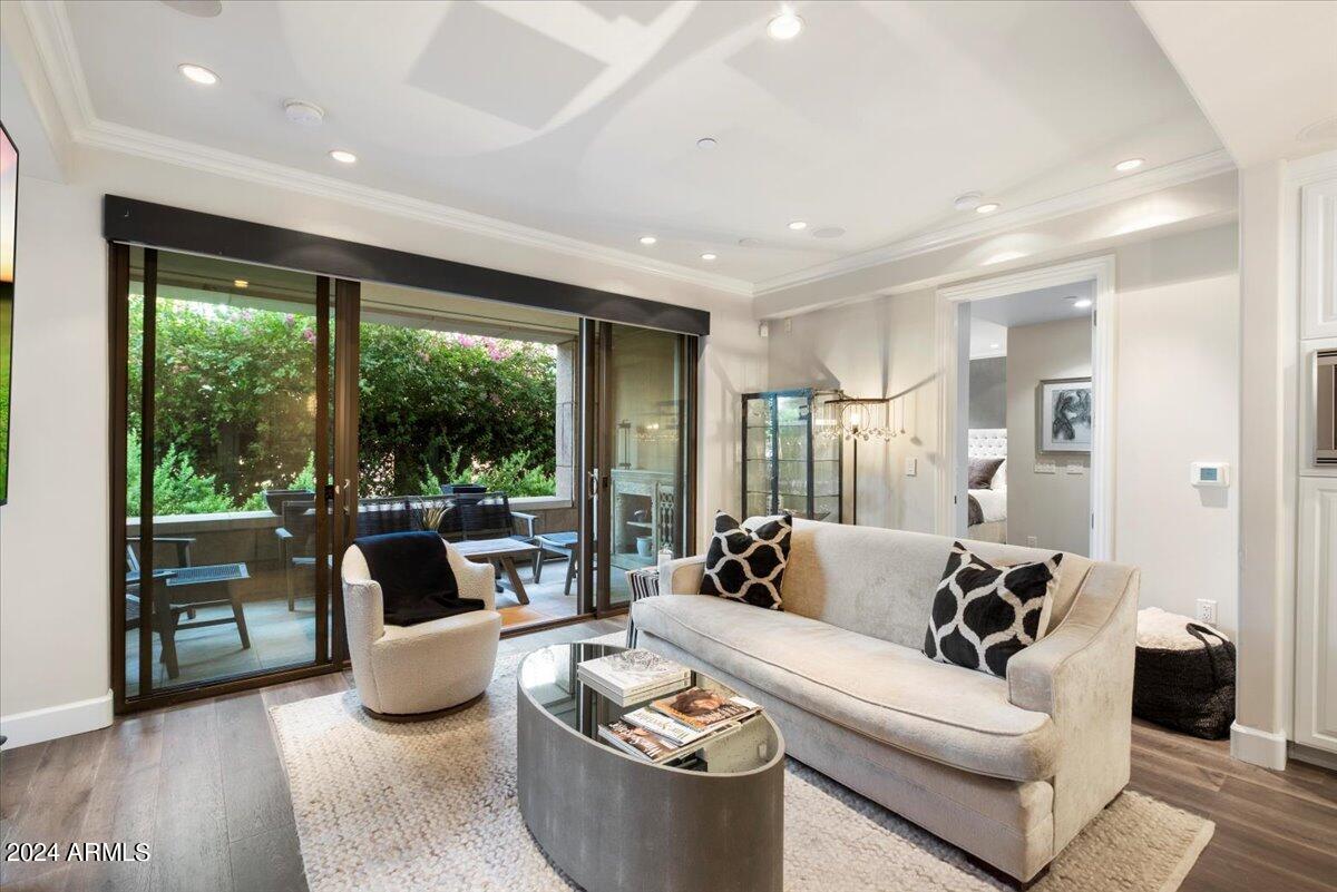 7175 E Camelback Road, 107