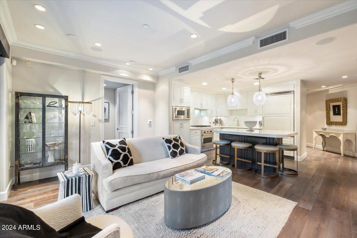 7175 E Camelback Road, 107