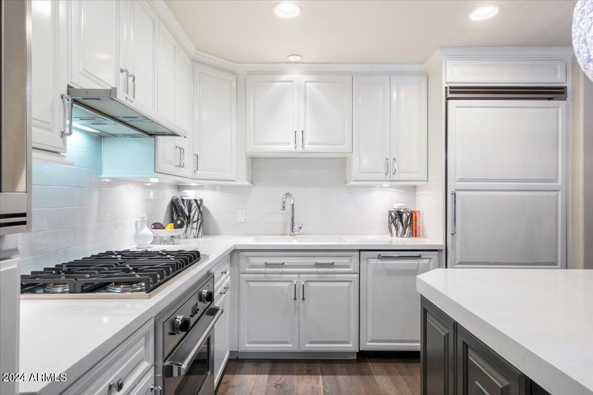 7175 E Camelback Road, 107