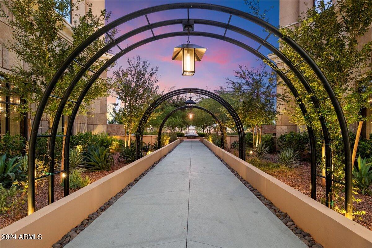 7175 E Camelback Road, 107