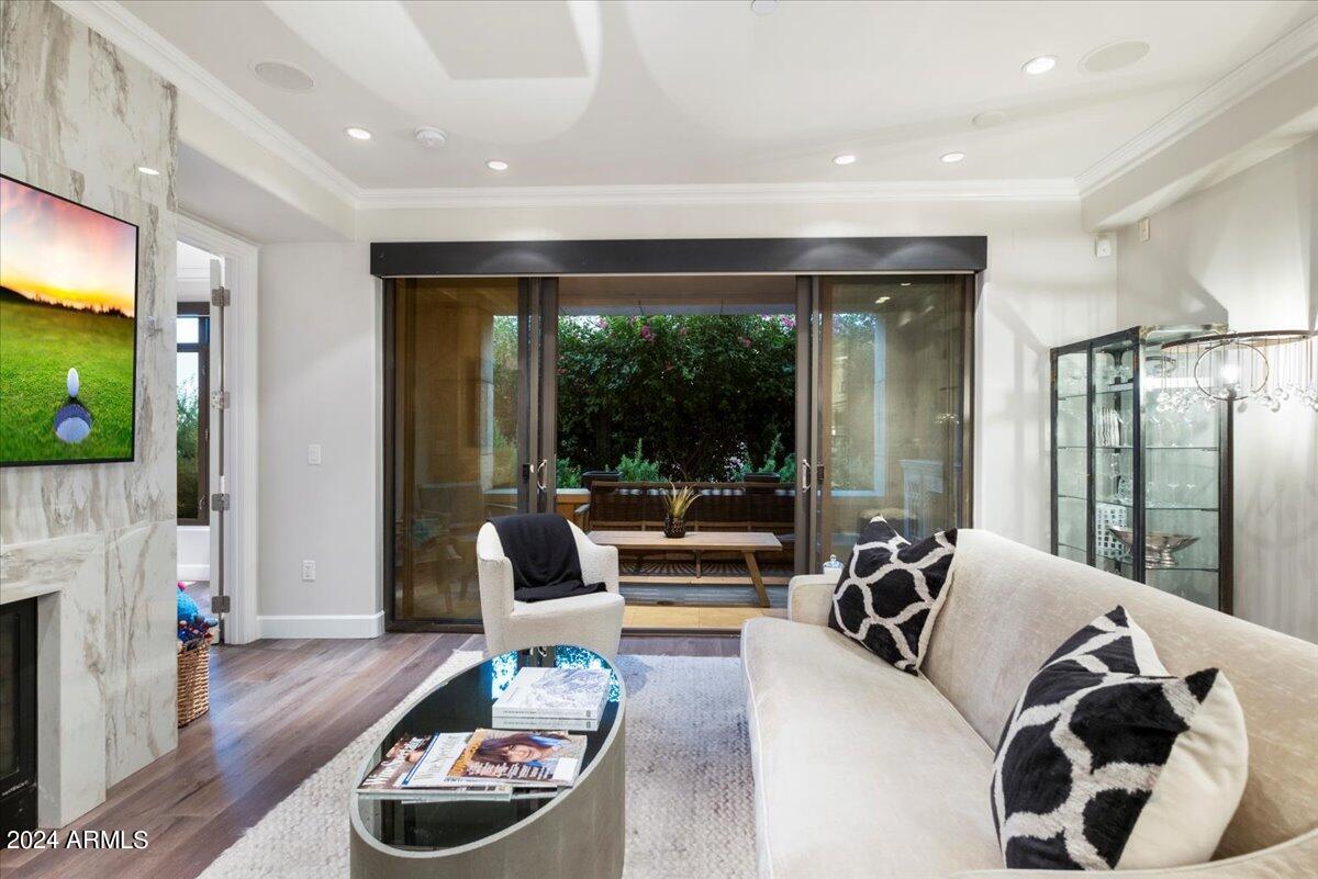 7175 E Camelback Road, 107