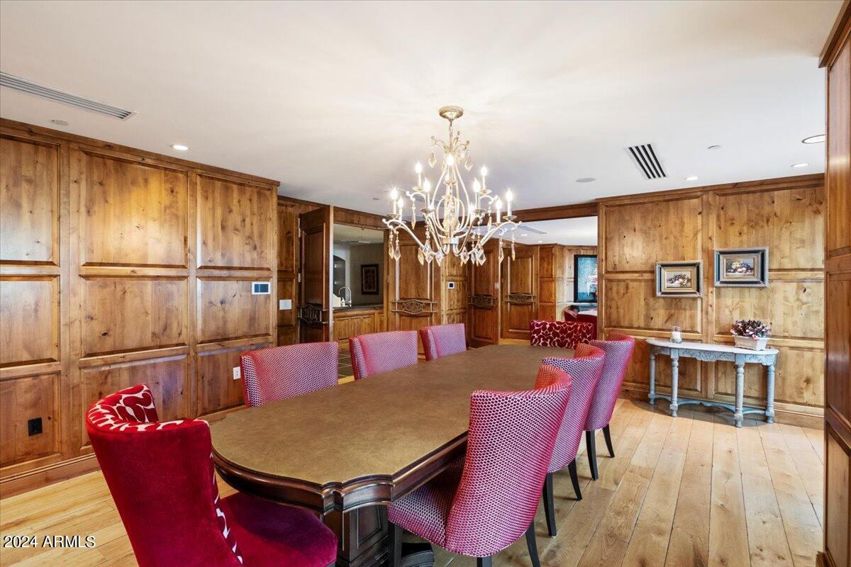 7175 E Camelback Road, 107