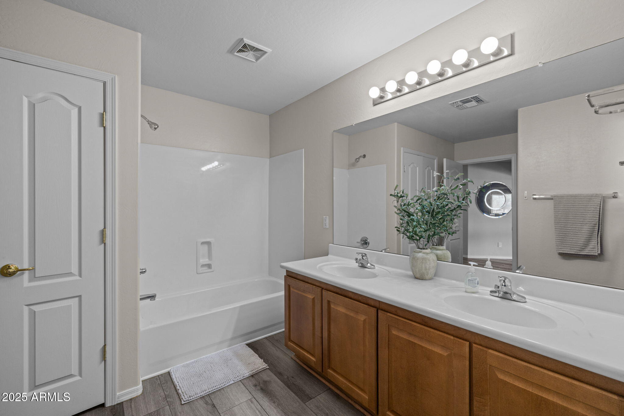 7560 E LELAND Circle