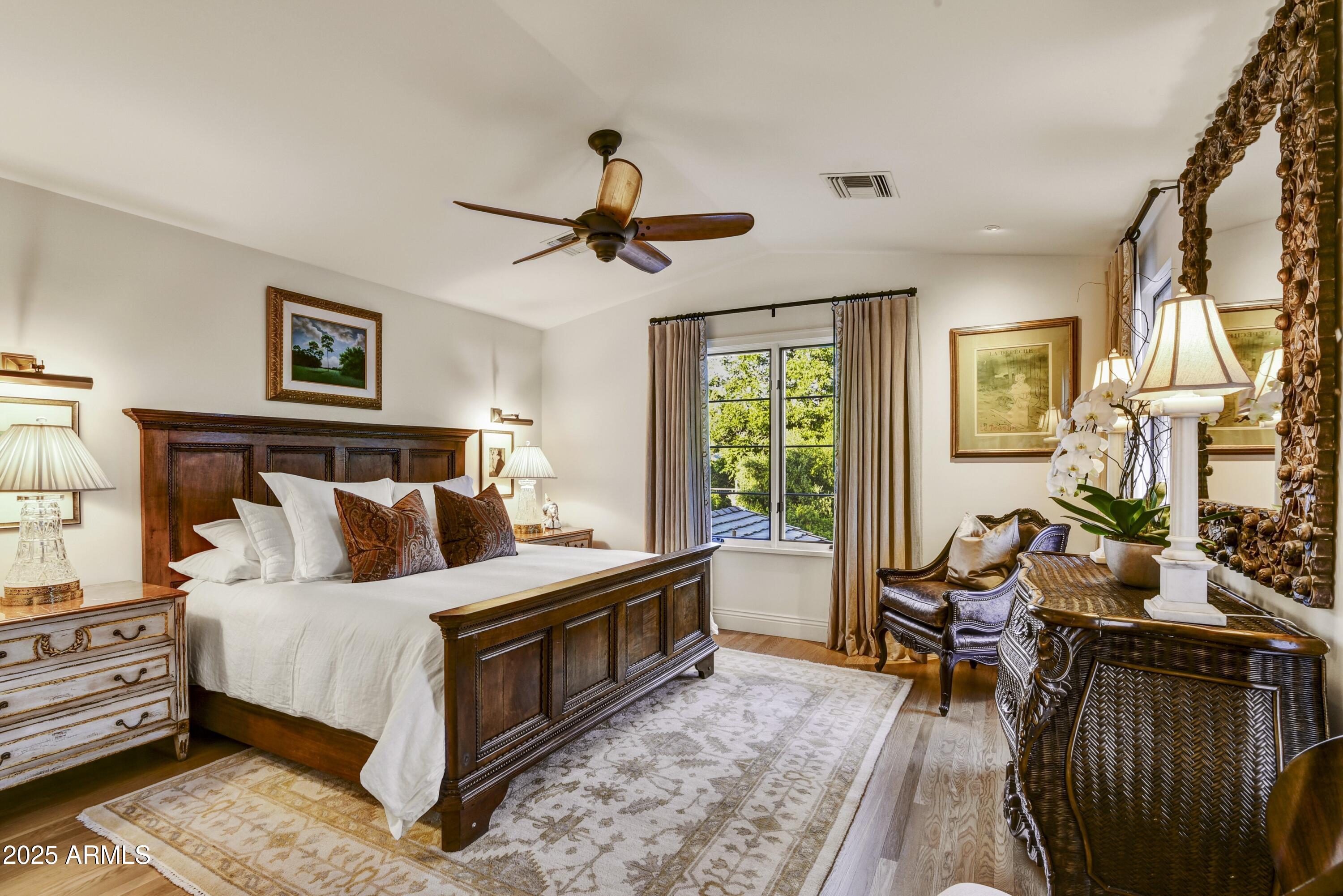 3007 N MANOR Drive W