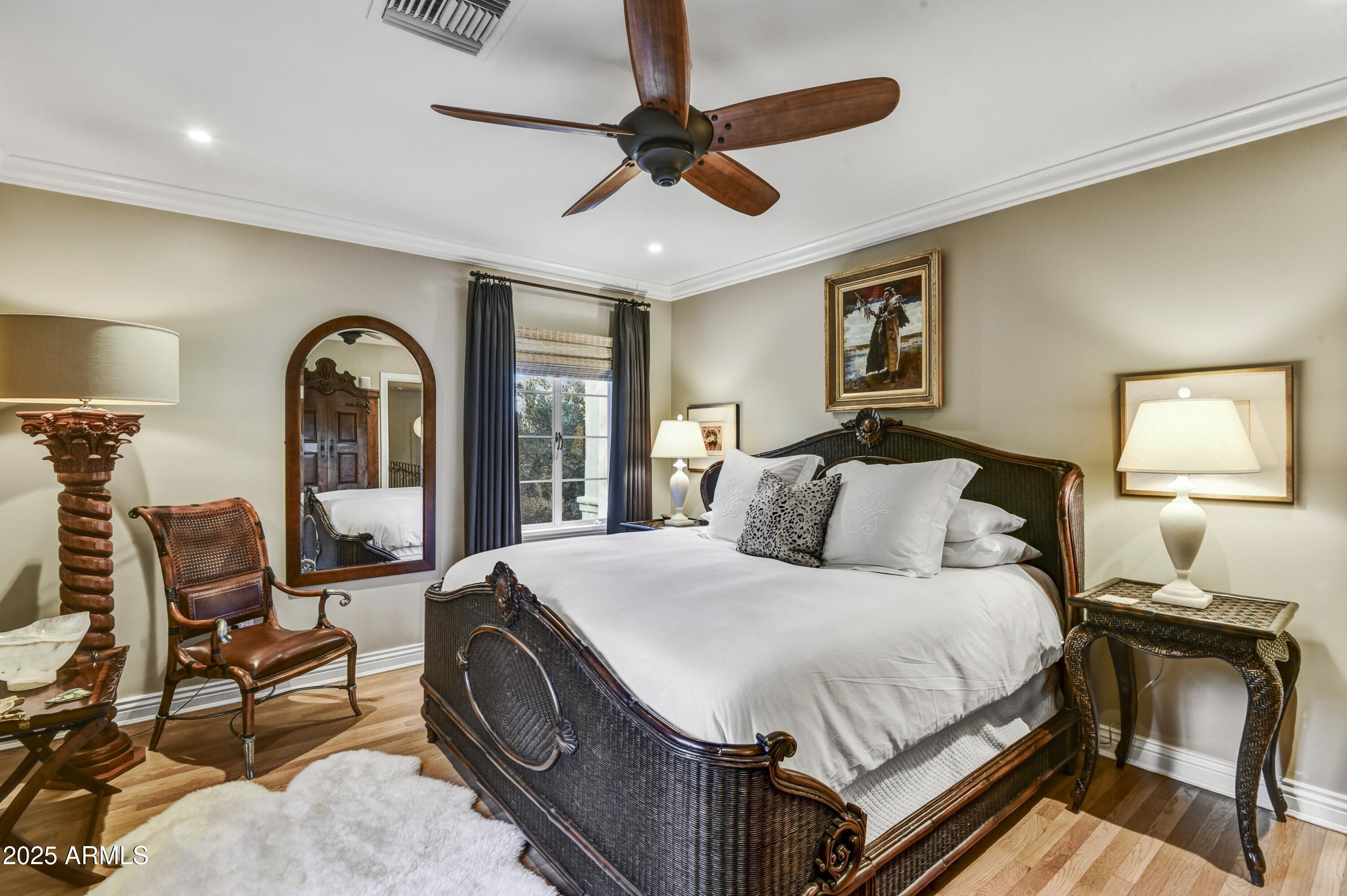 3007 N MANOR Drive W