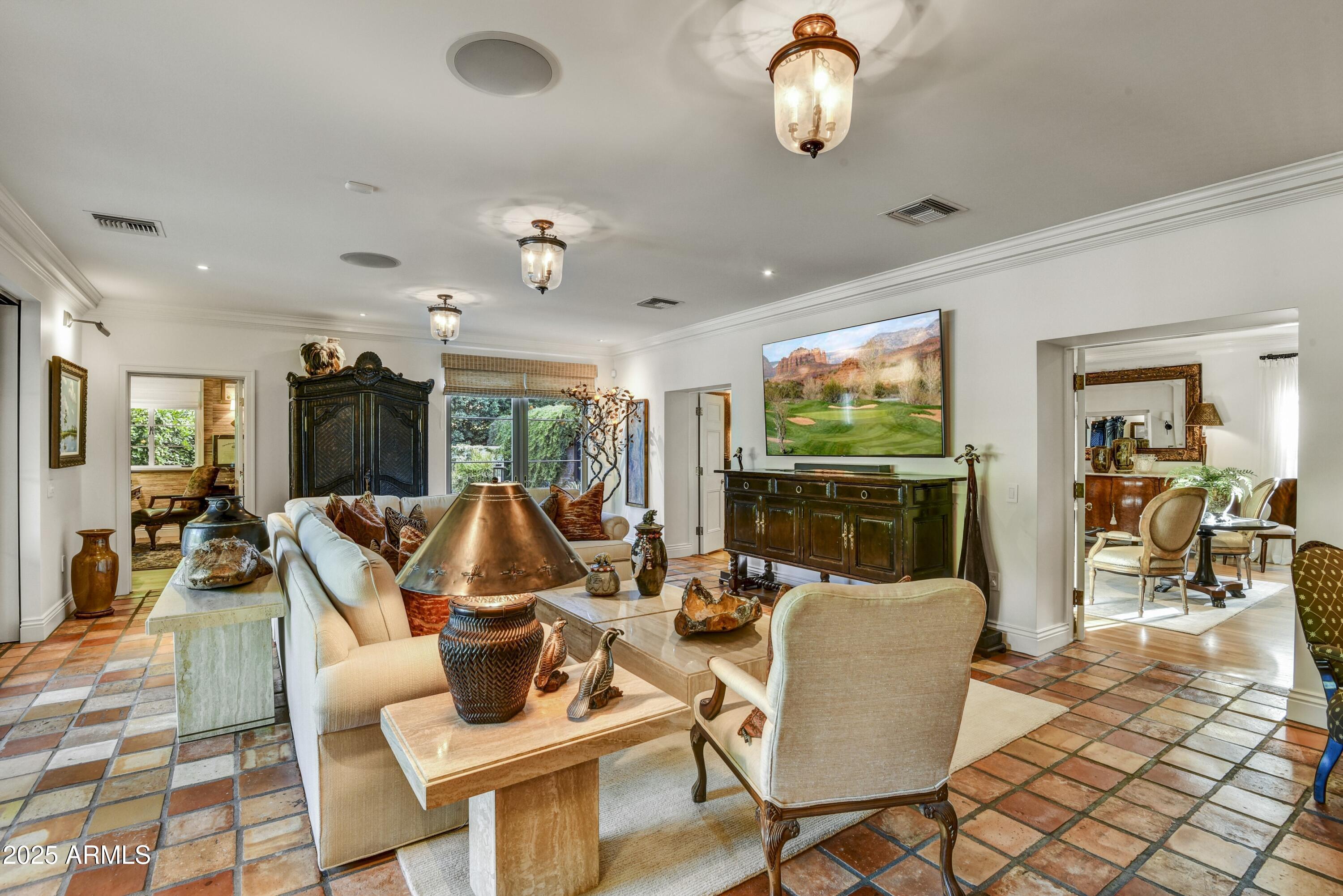 3007 N MANOR Drive W