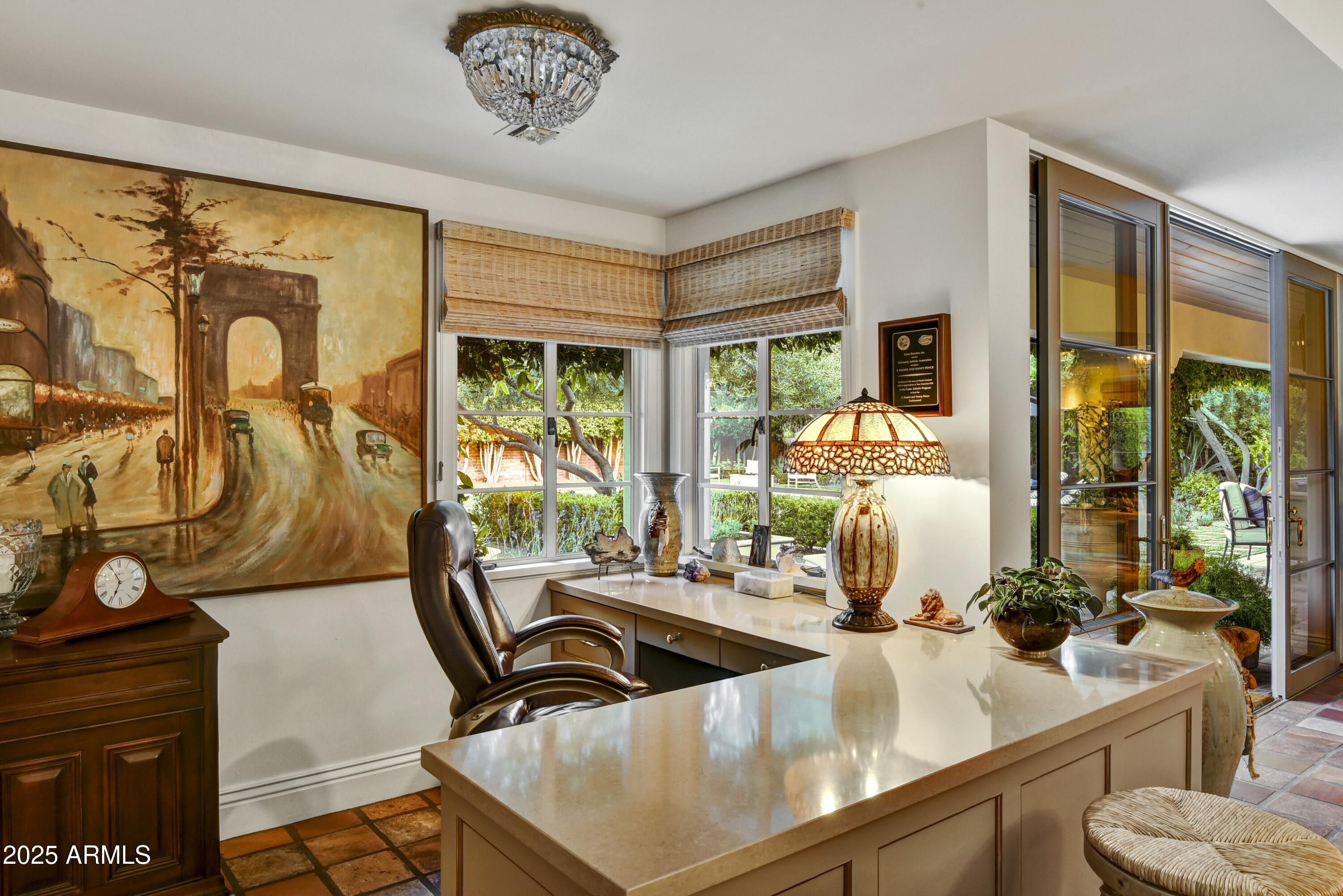 3007 N MANOR Drive W