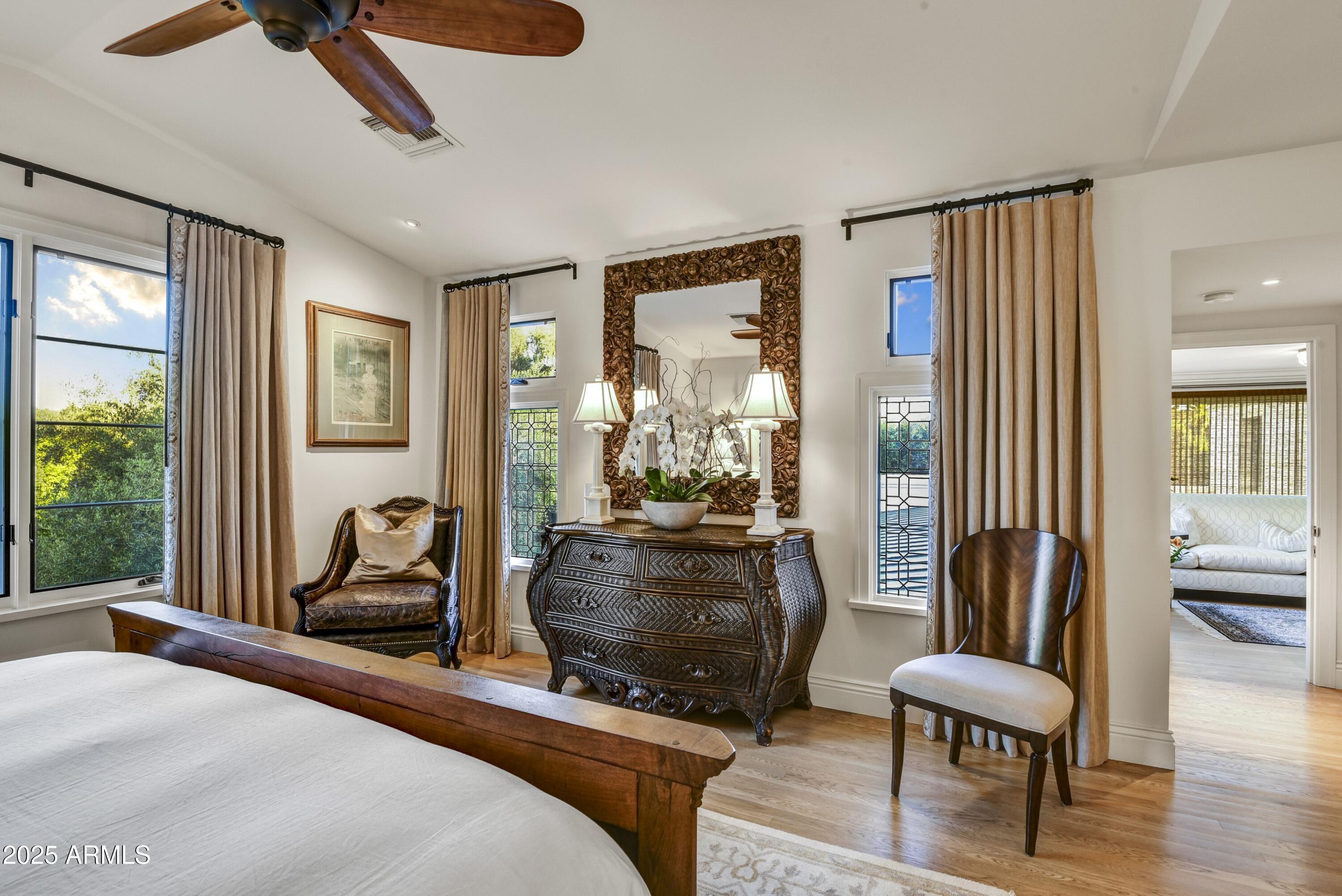 3007 N MANOR Drive W