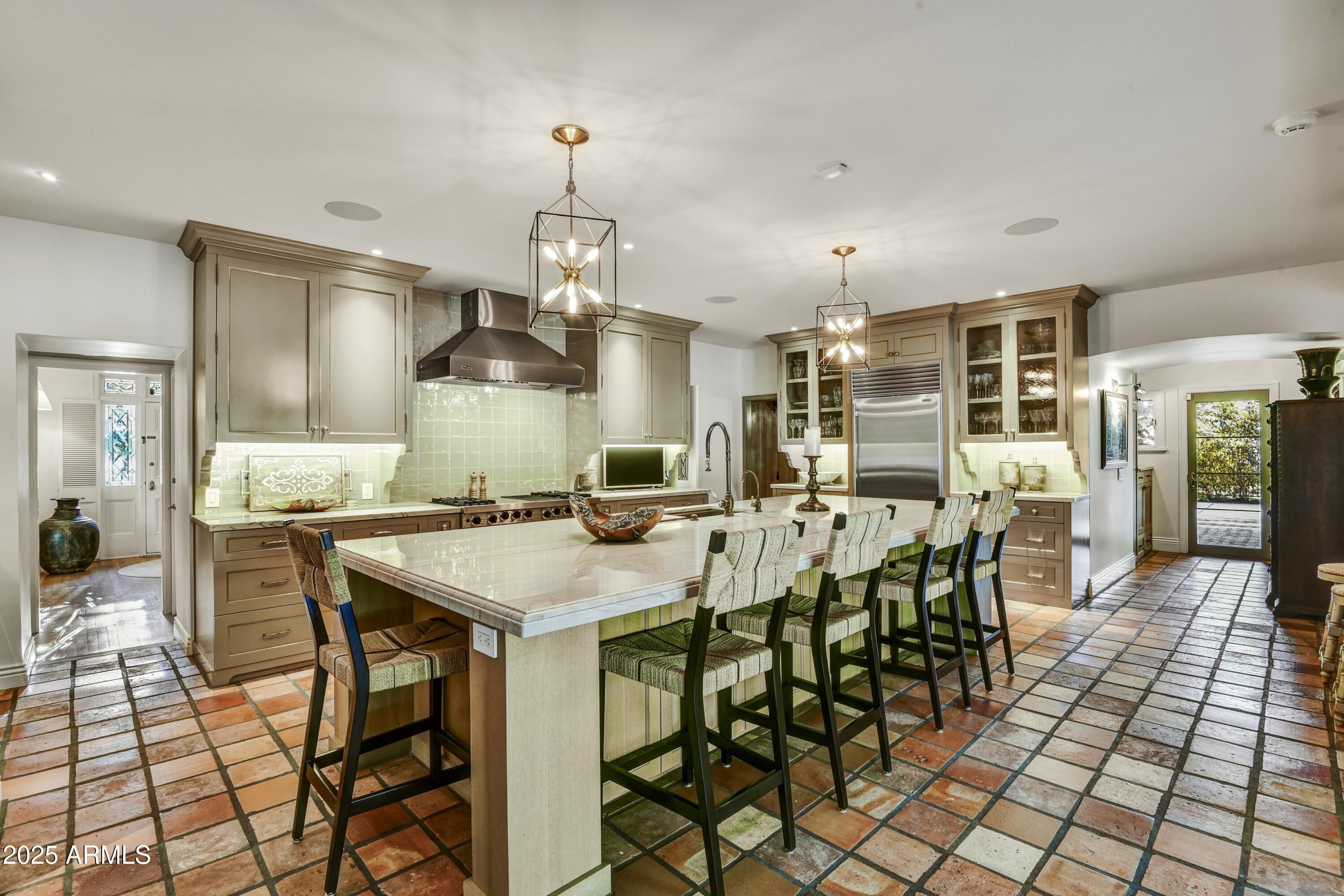 3007 N MANOR Drive W