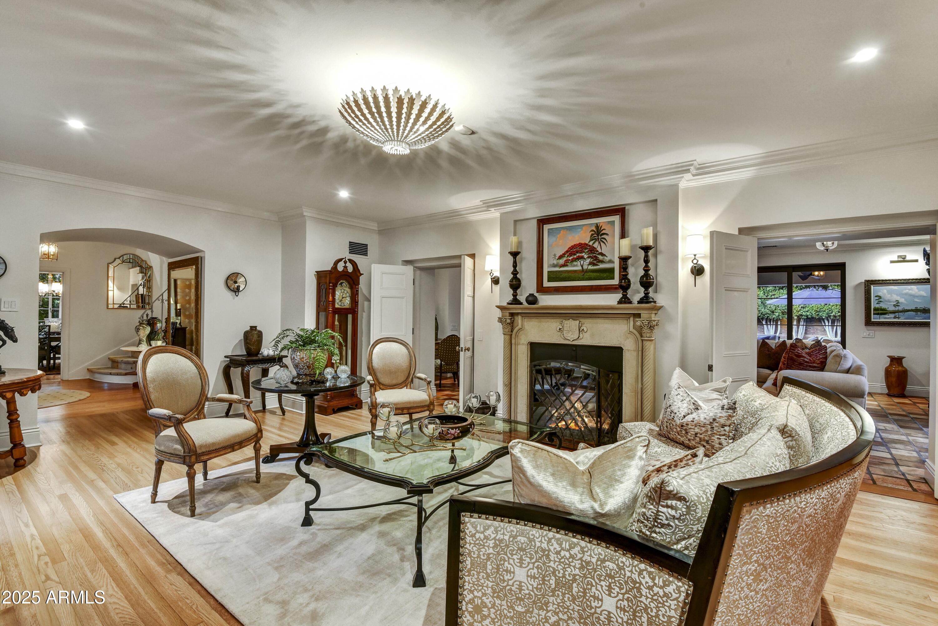 3007 N MANOR Drive W