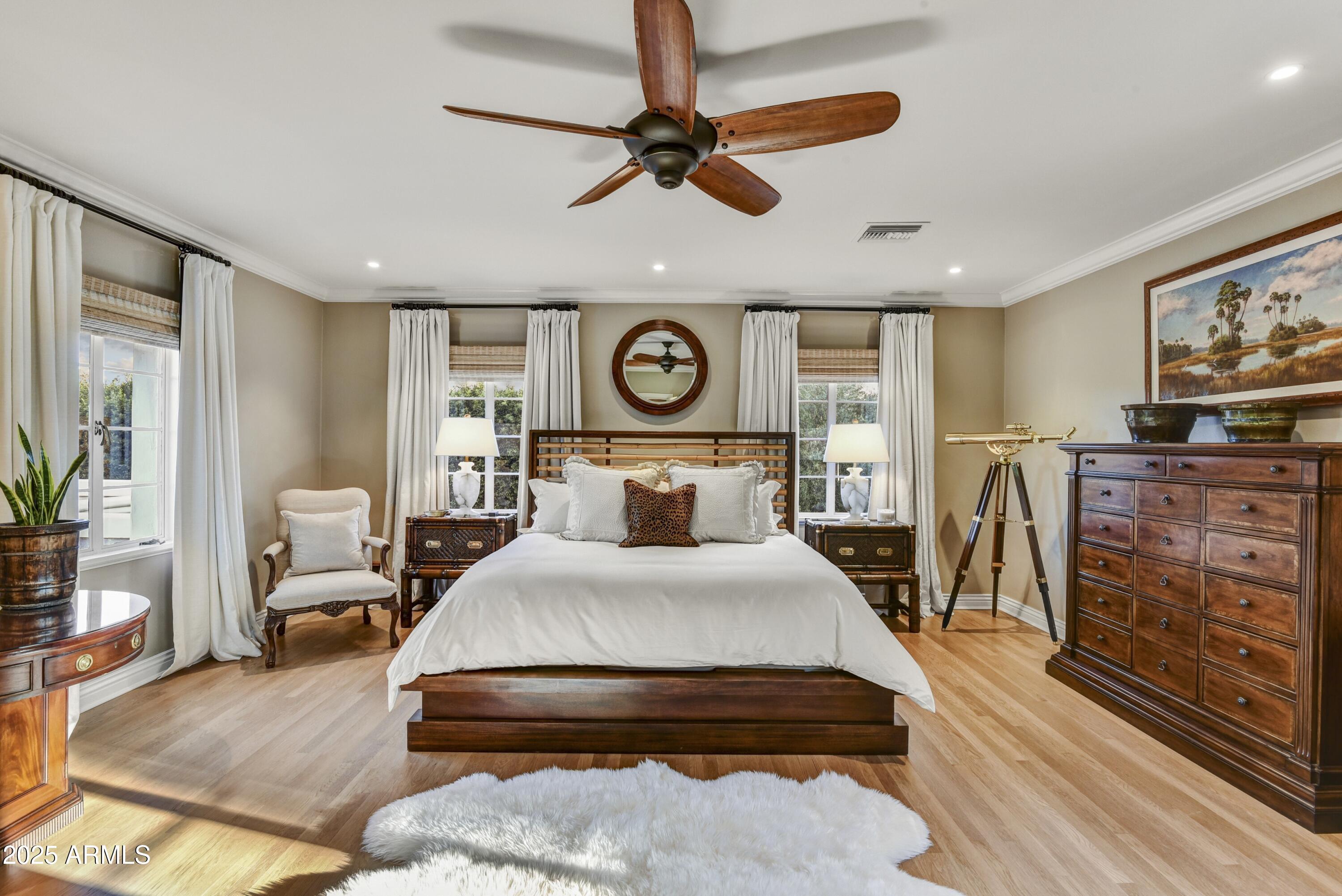 3007 N MANOR Drive W