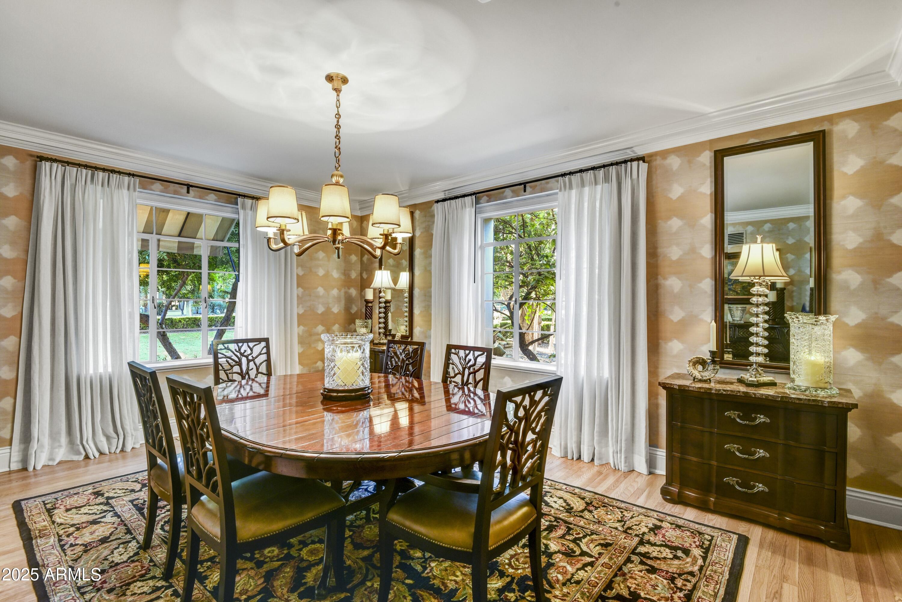 3007 N MANOR Drive W