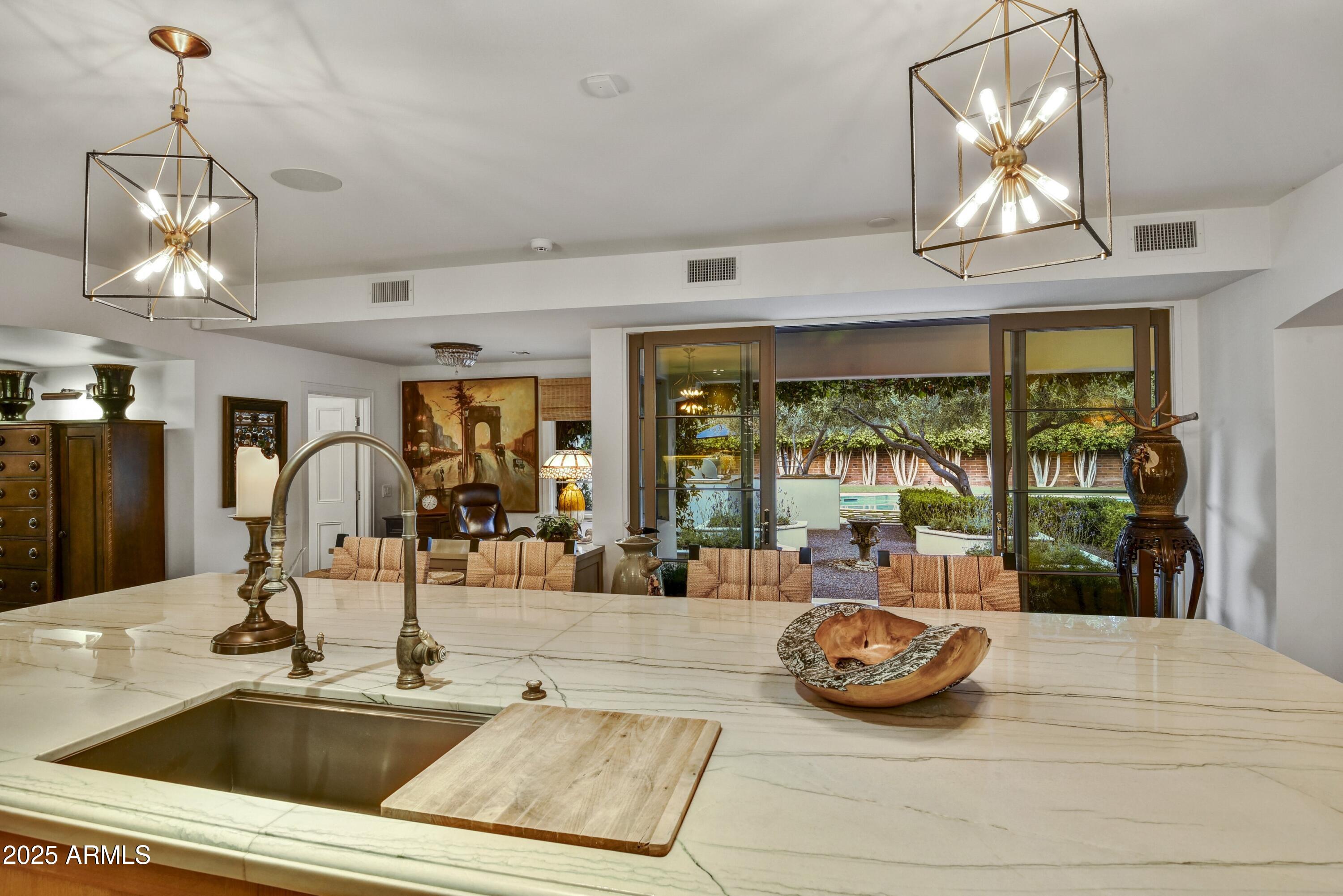 3007 N MANOR Drive W