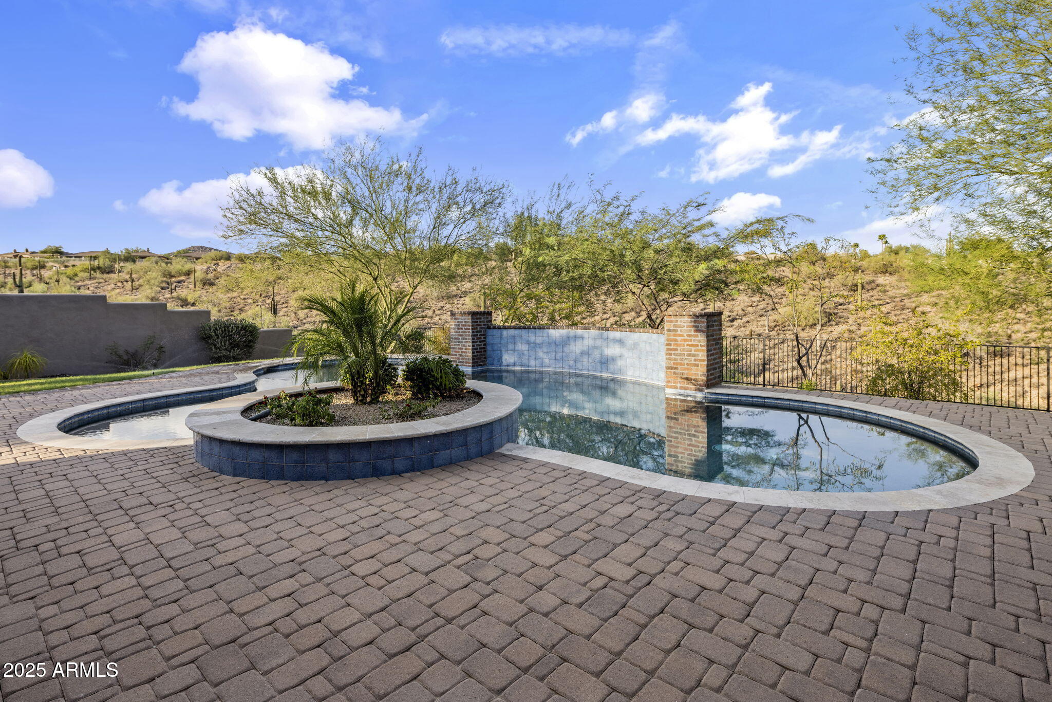 11885 N SUNSET VISTA Drive