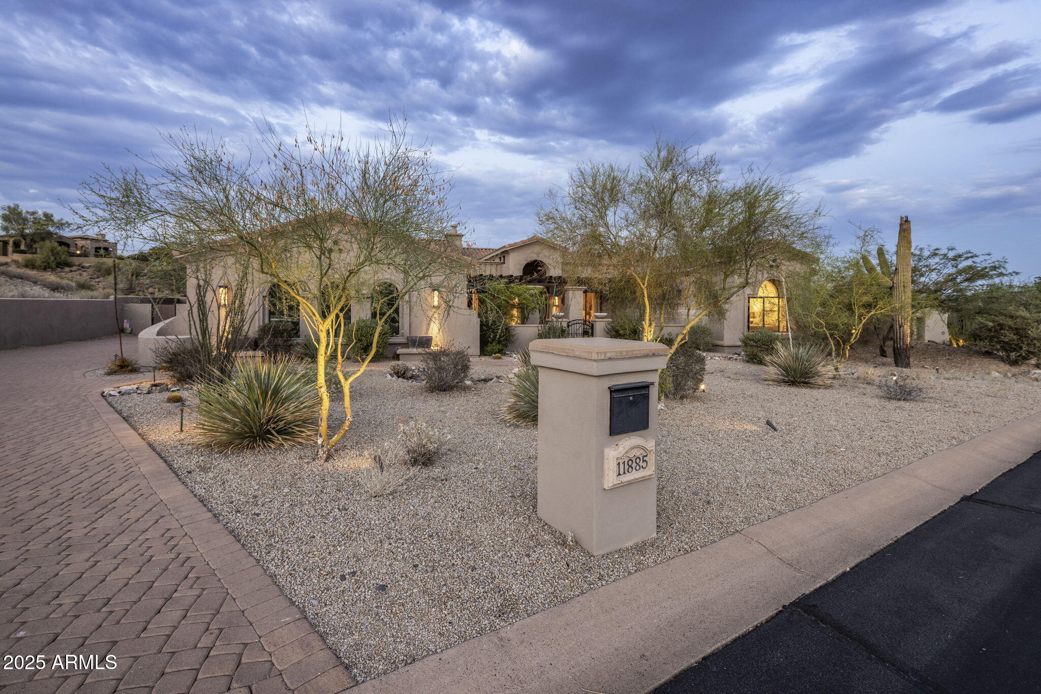 11885 N SUNSET VISTA Drive